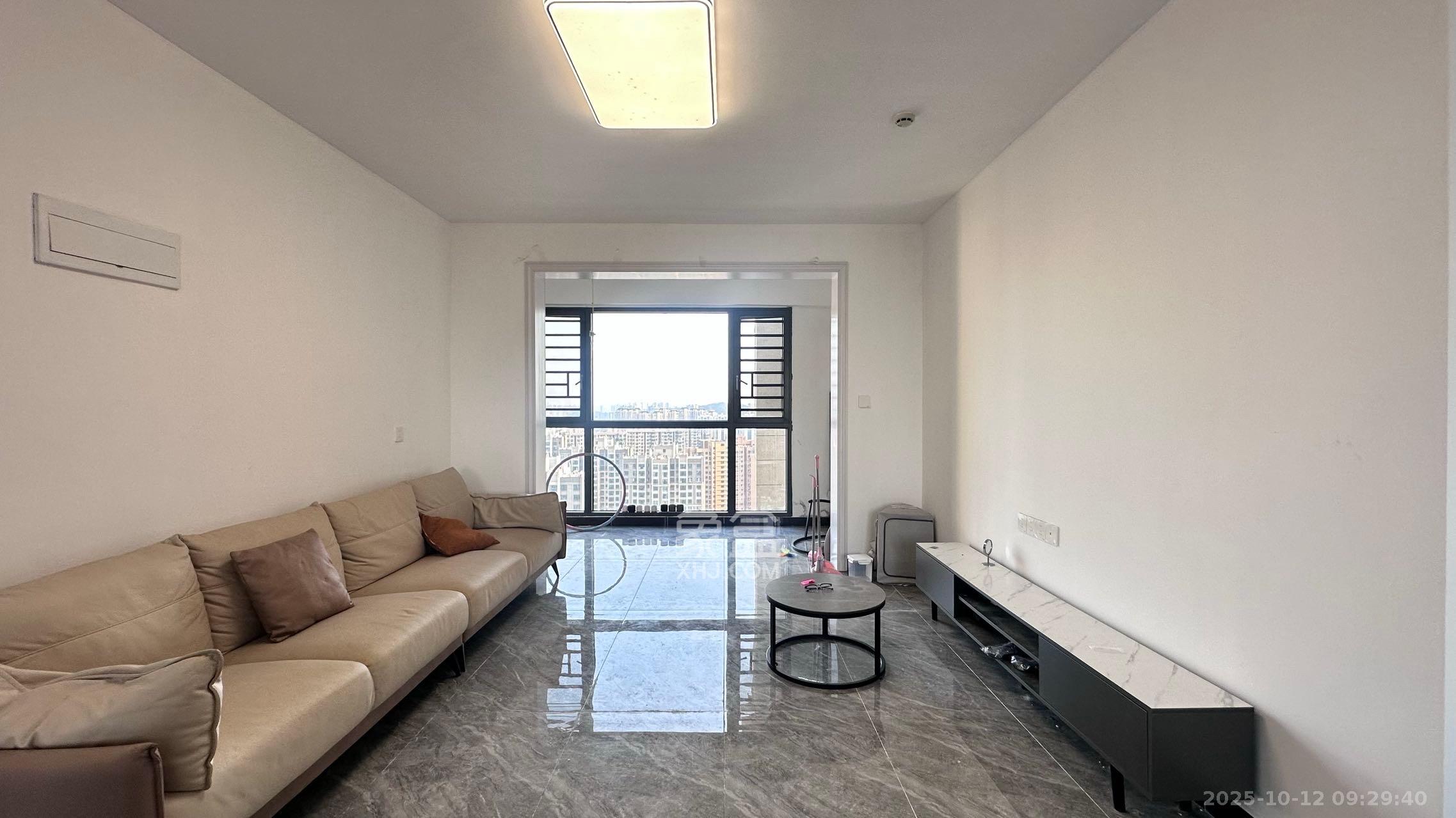 明发阅江悦府  3室2厅2卫    2100.0元/月