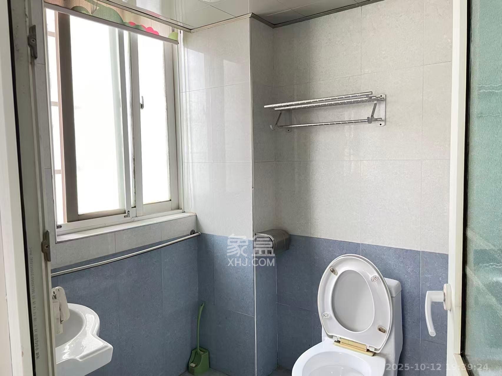 山水华景 3室2厅2卫 2600.0元/月 山水华景 3室2厅2卫 2600.0元/月室内图