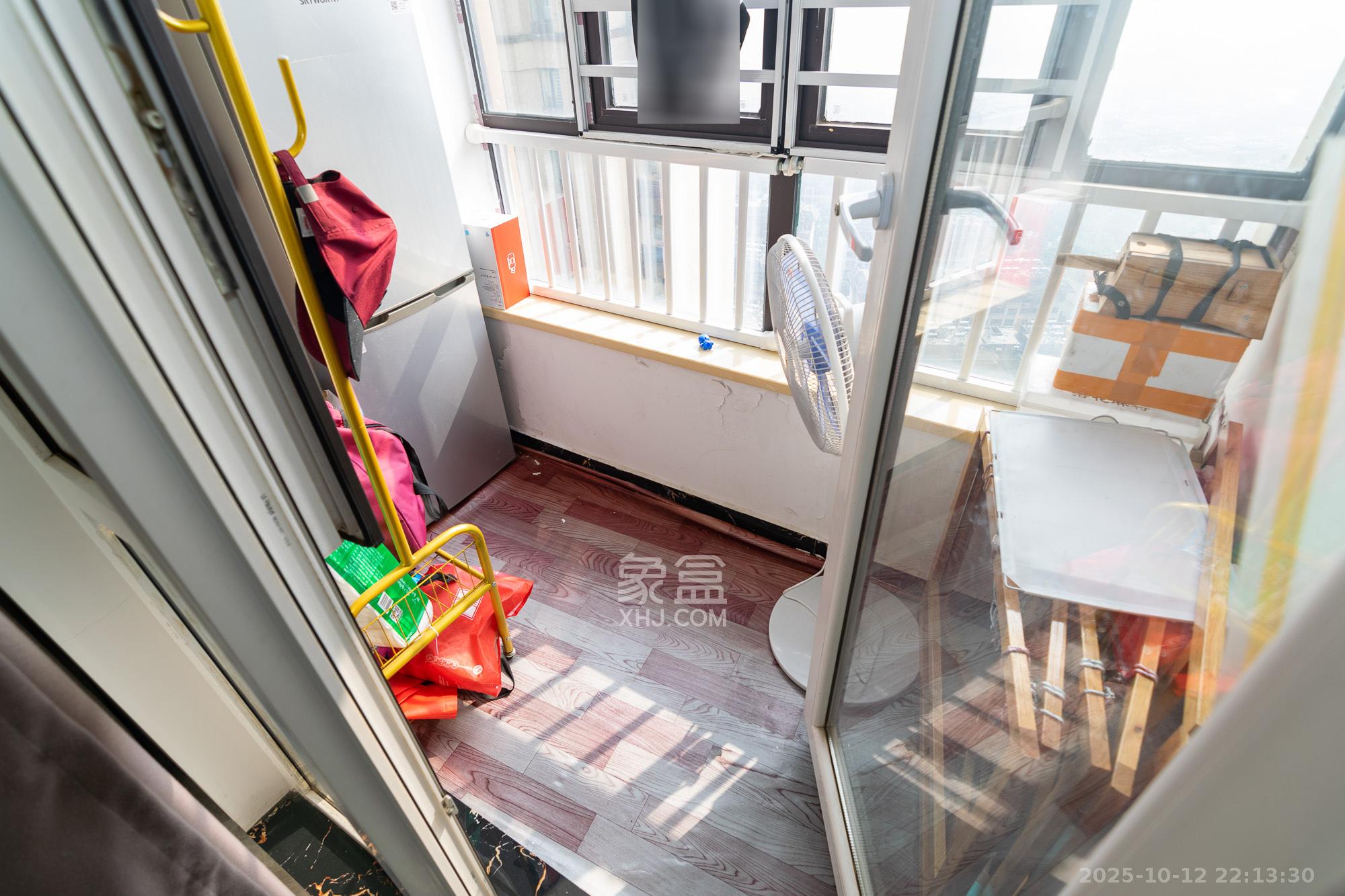 金地三千府（金地湖山樾、金地自在城）  3室2厅1卫    58.0万阳台