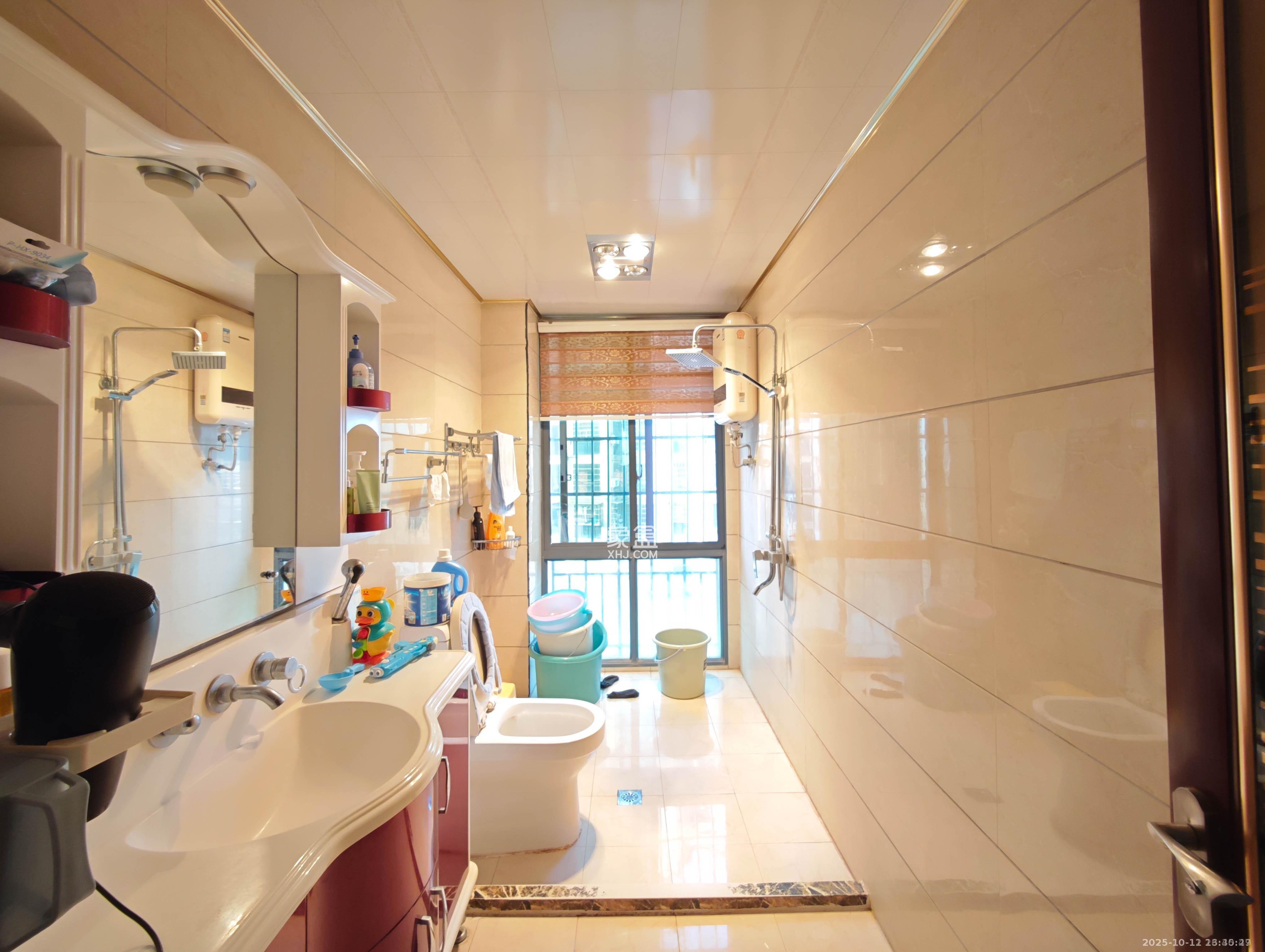 水岸天际（一期、二期）  5室2厅2卫    5000.0元/月室内图