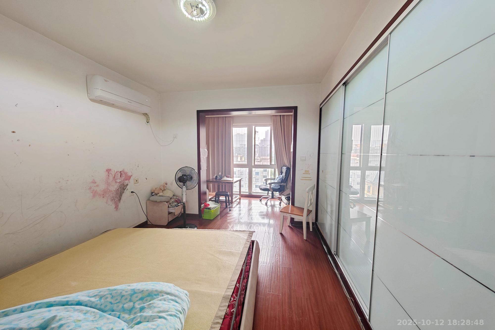 菁华源  3室2厅2卫    112.0万卧室