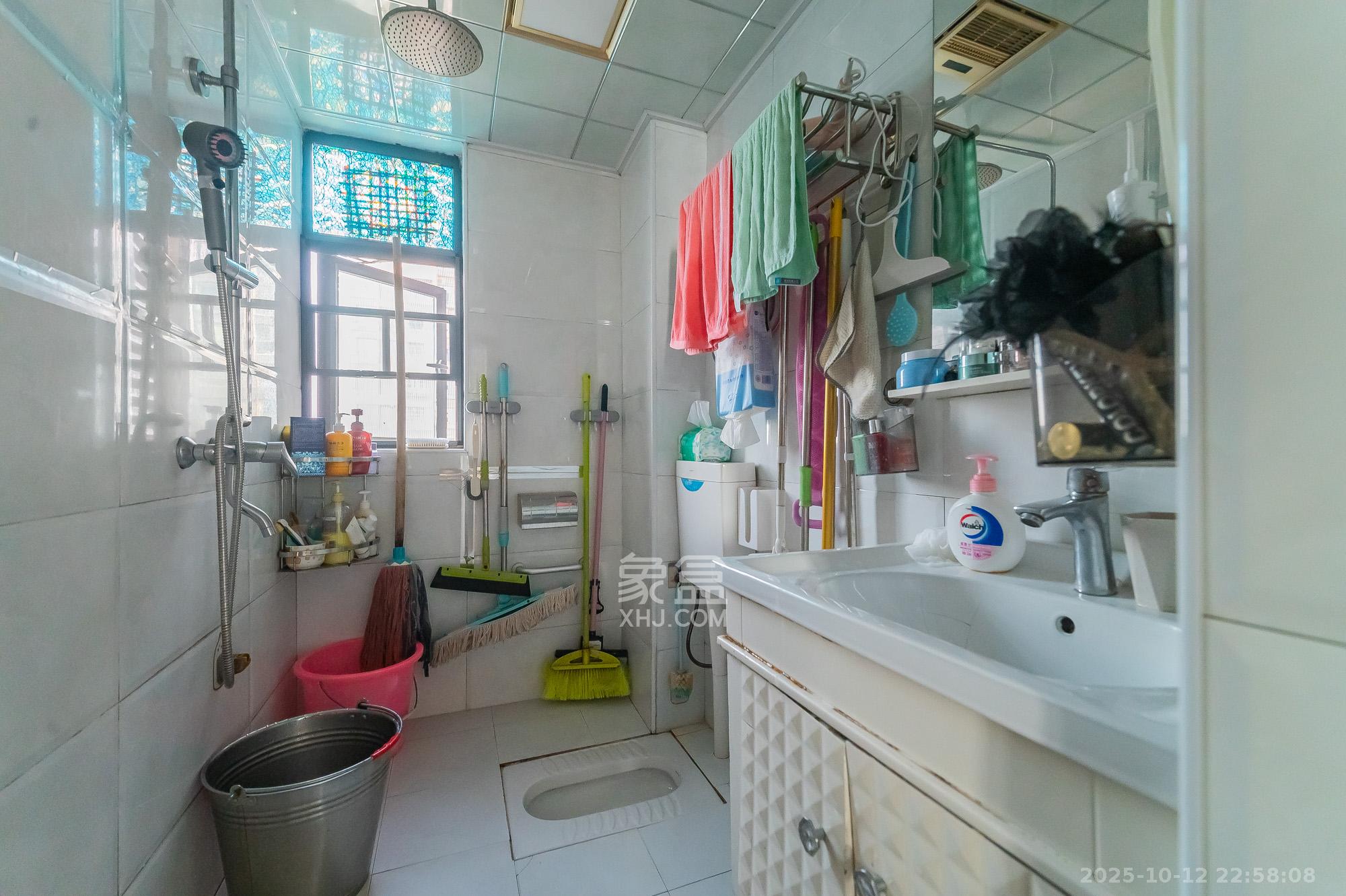 海伦春天  3室2厅1卫    78.8万卫生间