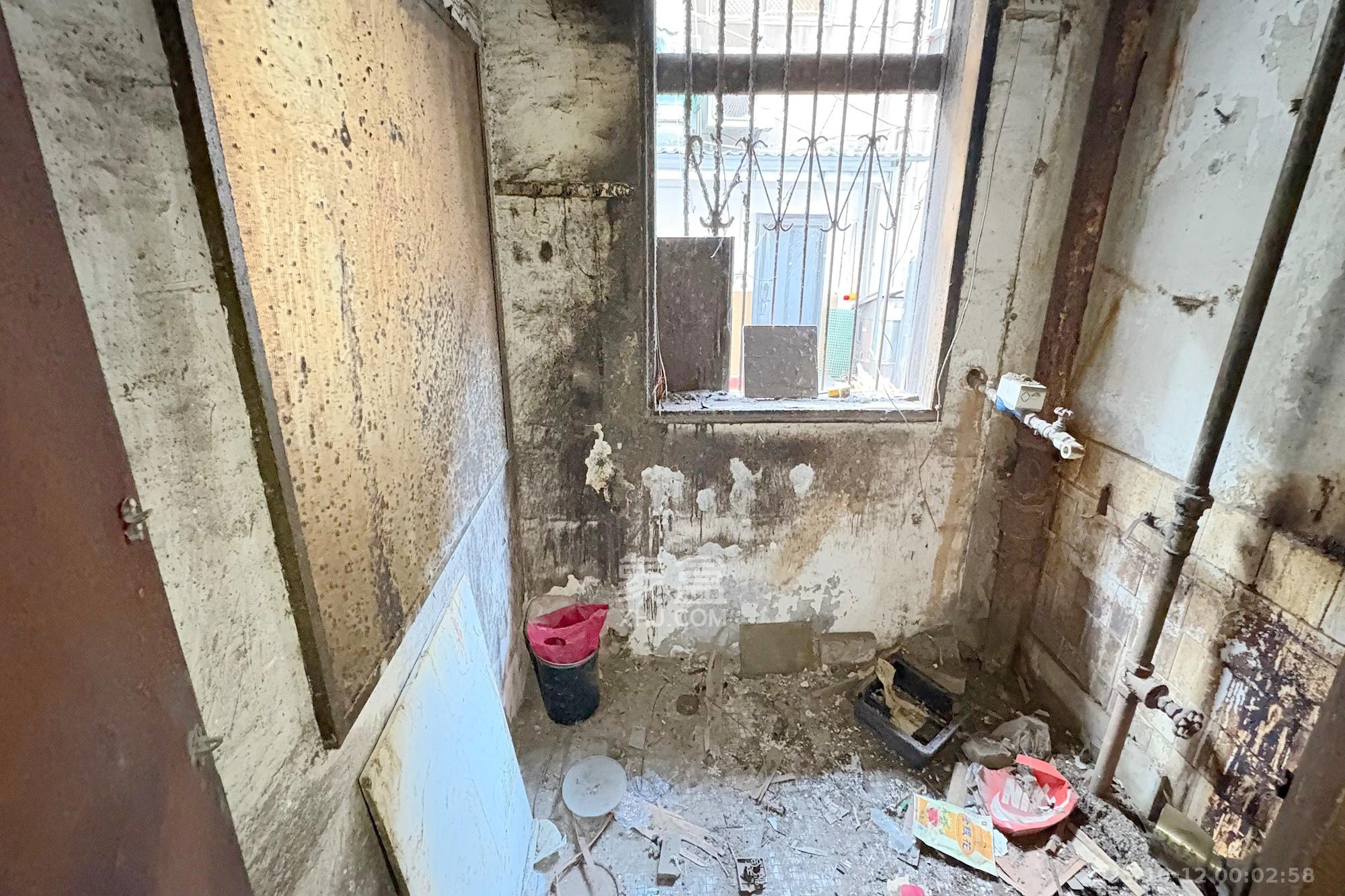 五里牌铁路宿舍  2室1厅1卫    29.8万 五里牌铁路宿舍  2室1厅1卫    29.8万厨房