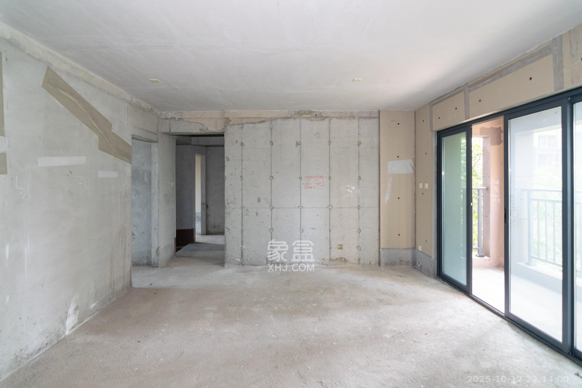 中粮鸿云  3室2厅2卫    86.0万客厅