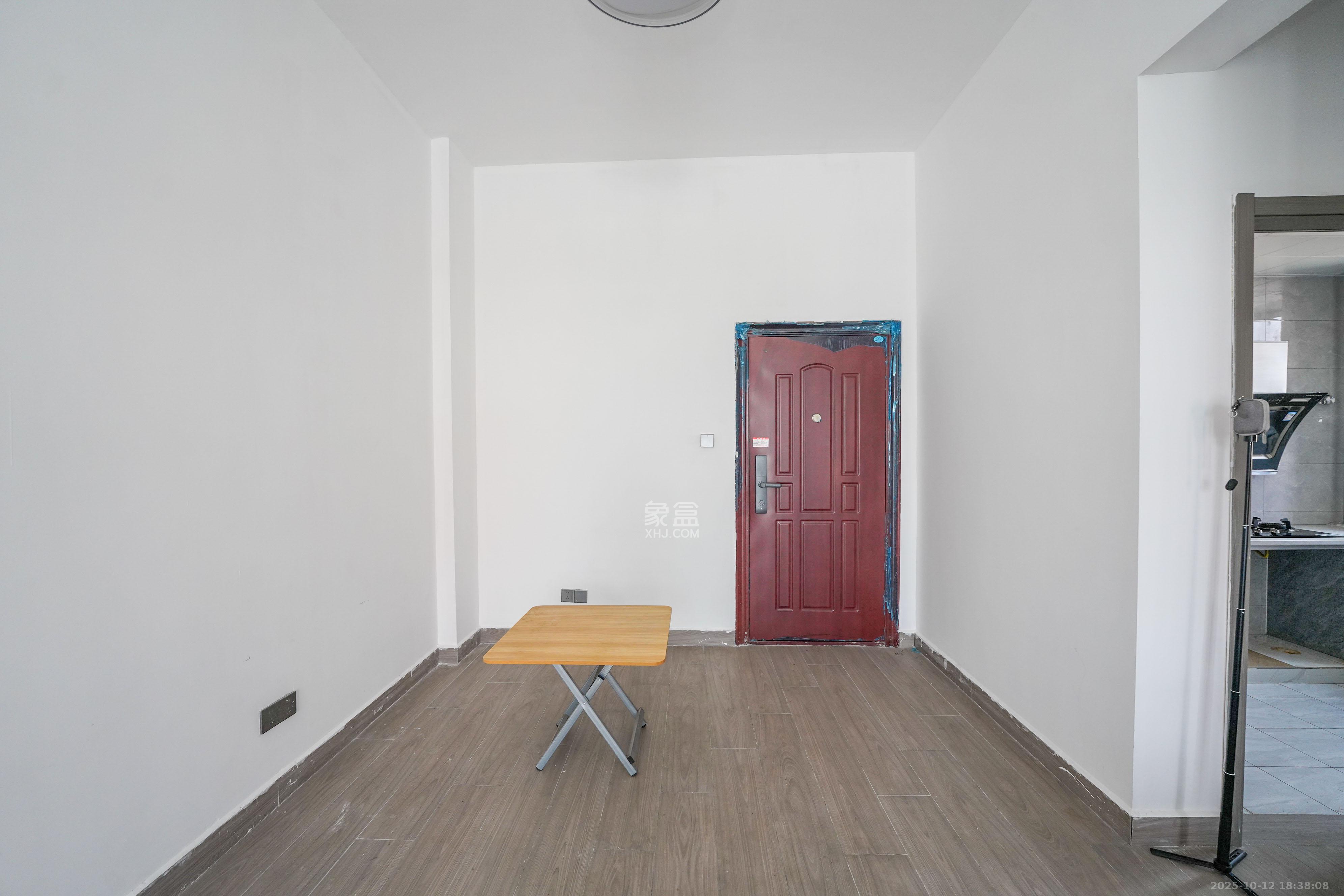 腾泰佳园  1室1厅1卫    30.0万客厅