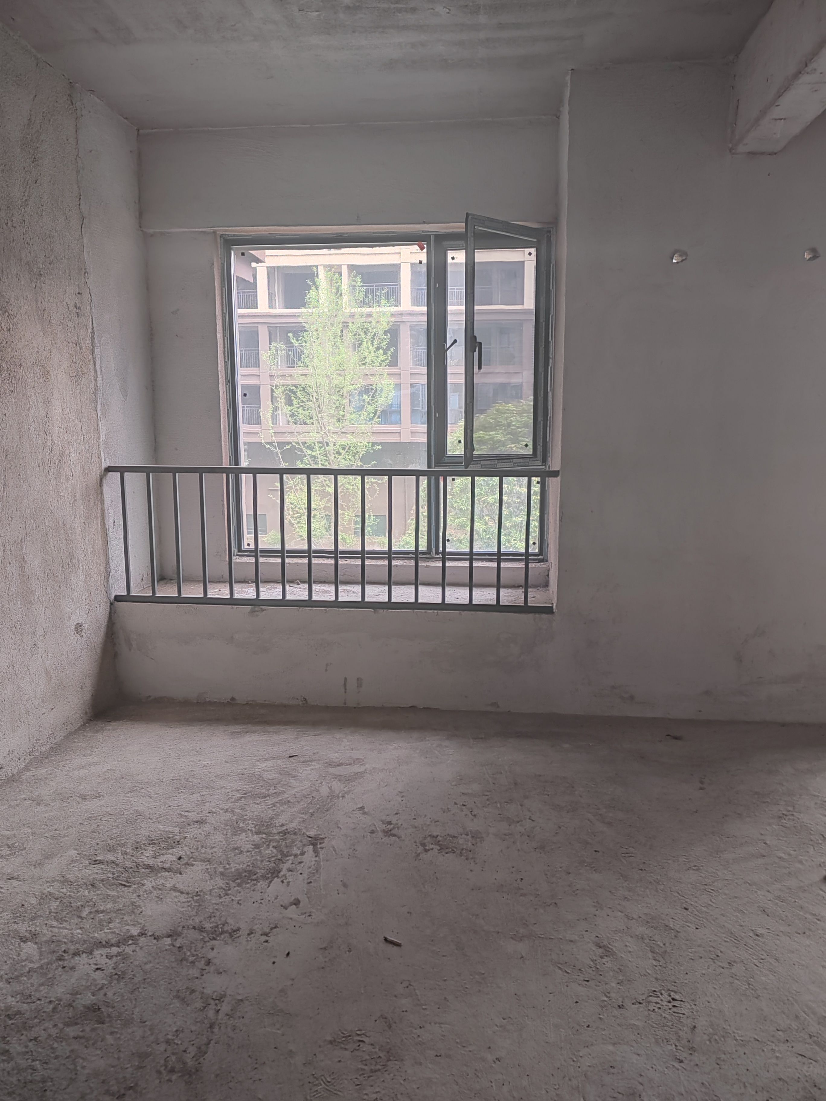 金信园林嘉园 4室2厅2卫 80.0万 金信园林嘉园 4室2厅2卫 80.0万客厅