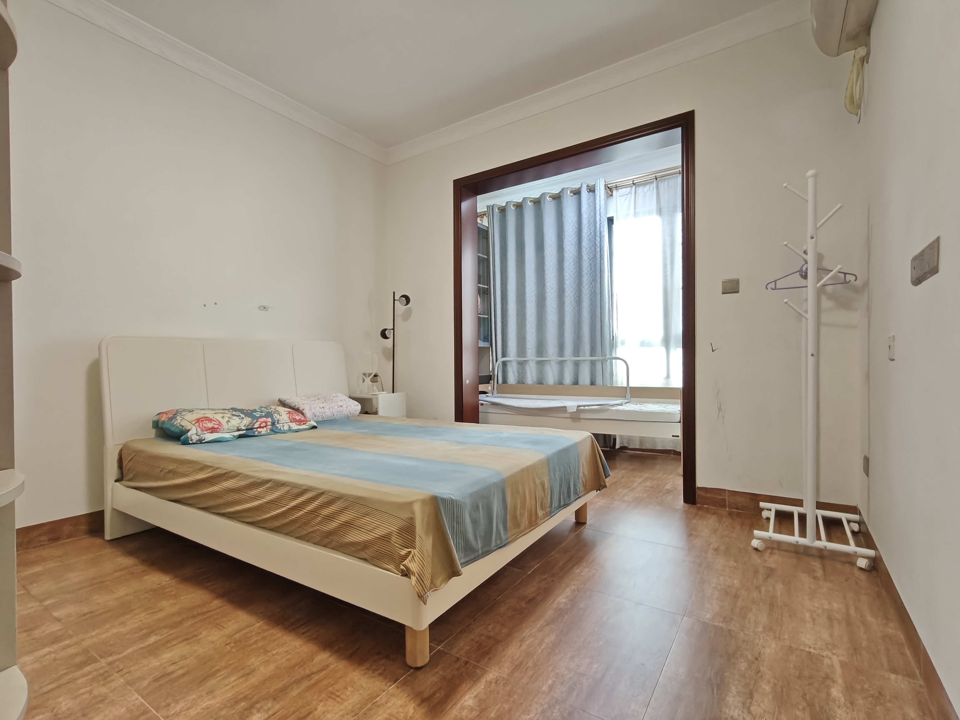 新城吾悦广场 3室2厅2卫 175.0万 新城吾悦广场 3室2厅2卫 175.0万卧室