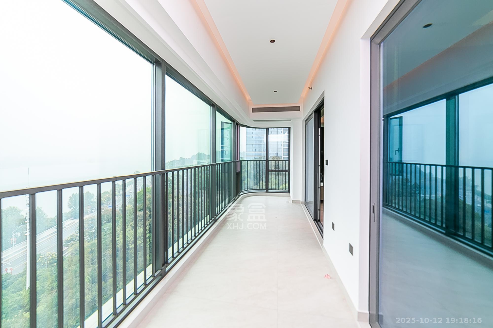 中海阅湘台 6室2厅3卫 1280.0万 中海阅湘台 6室2厅3卫 1280.0万阳台