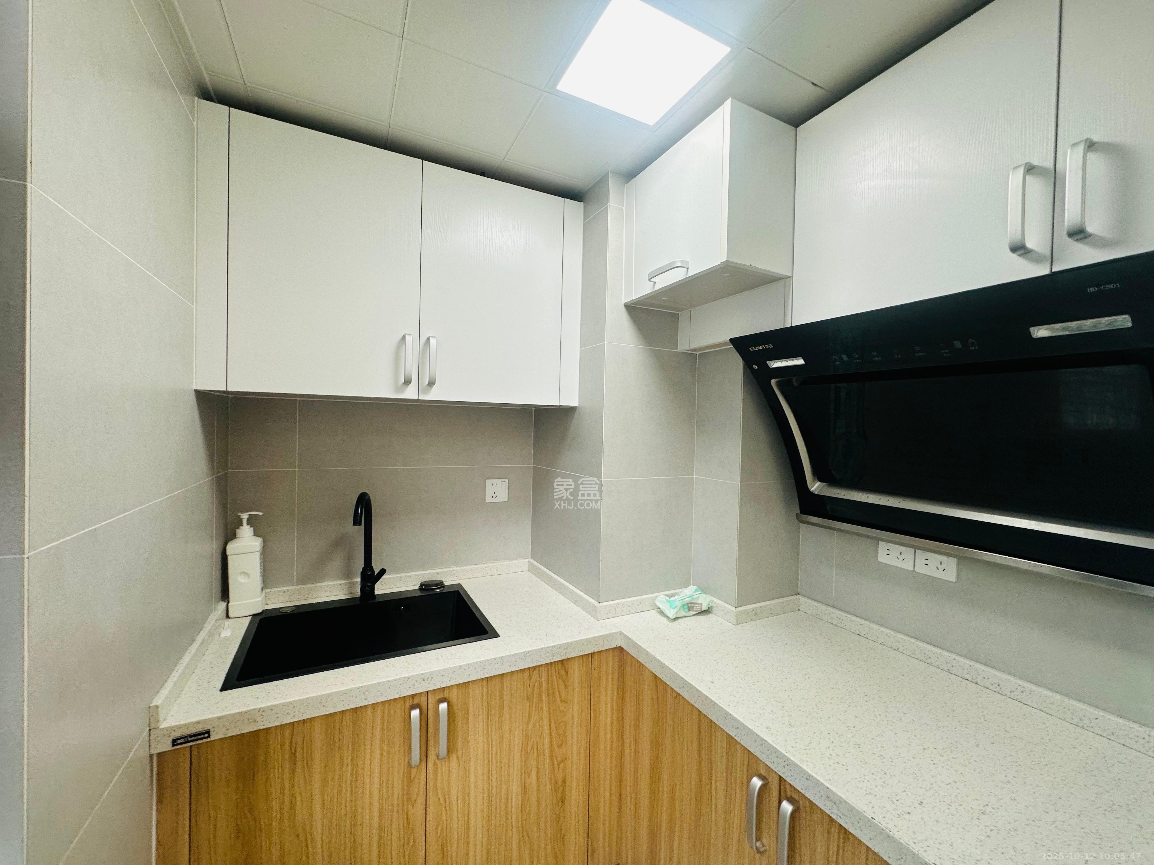 卓越中寰 2室1厅1卫 2300.0元/月 卓越中寰 2室1厅1卫 2300.0元/月室内图