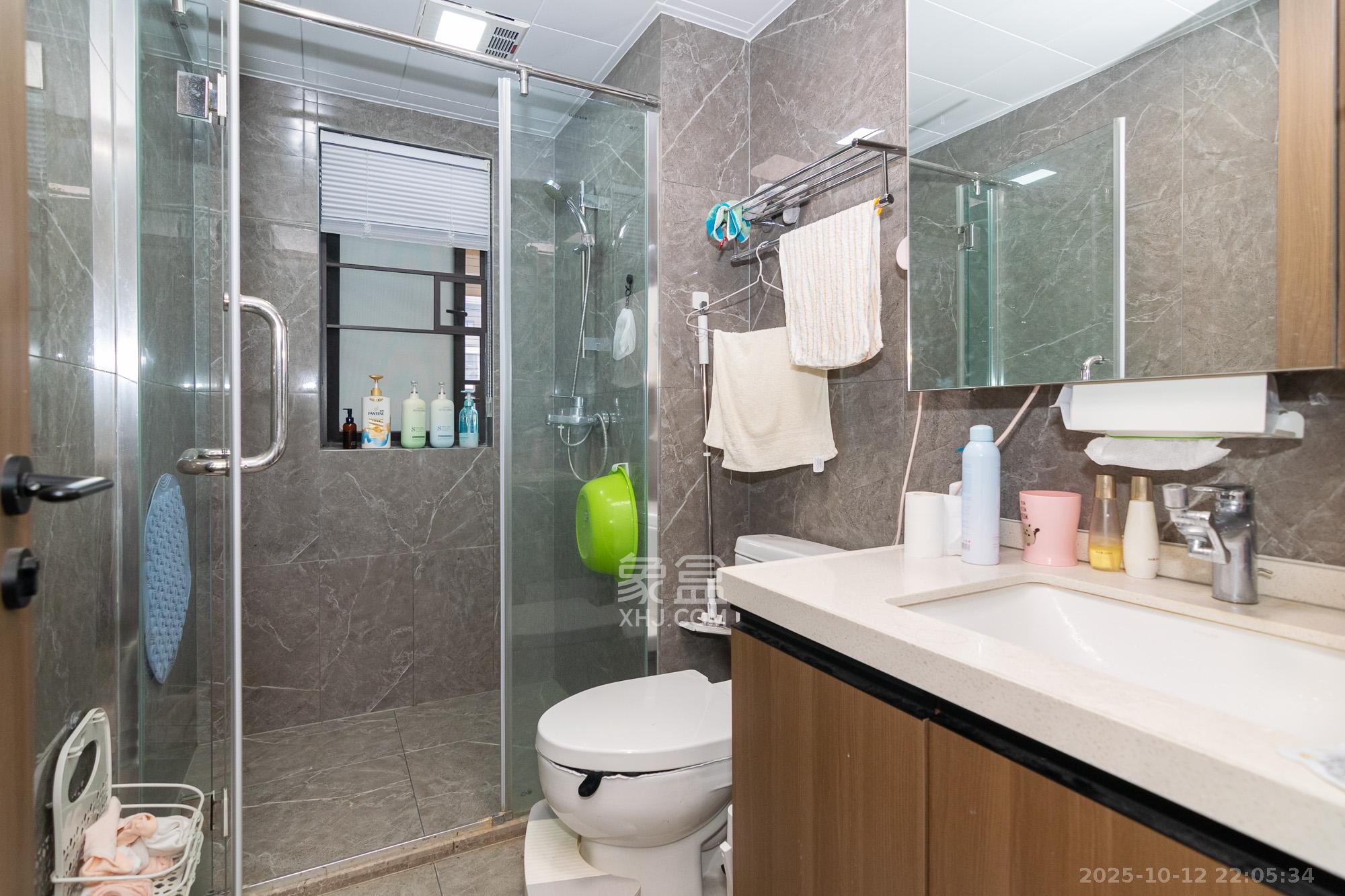 阳光城联利悦澜府  3室2厅2卫    93.0万卫生间