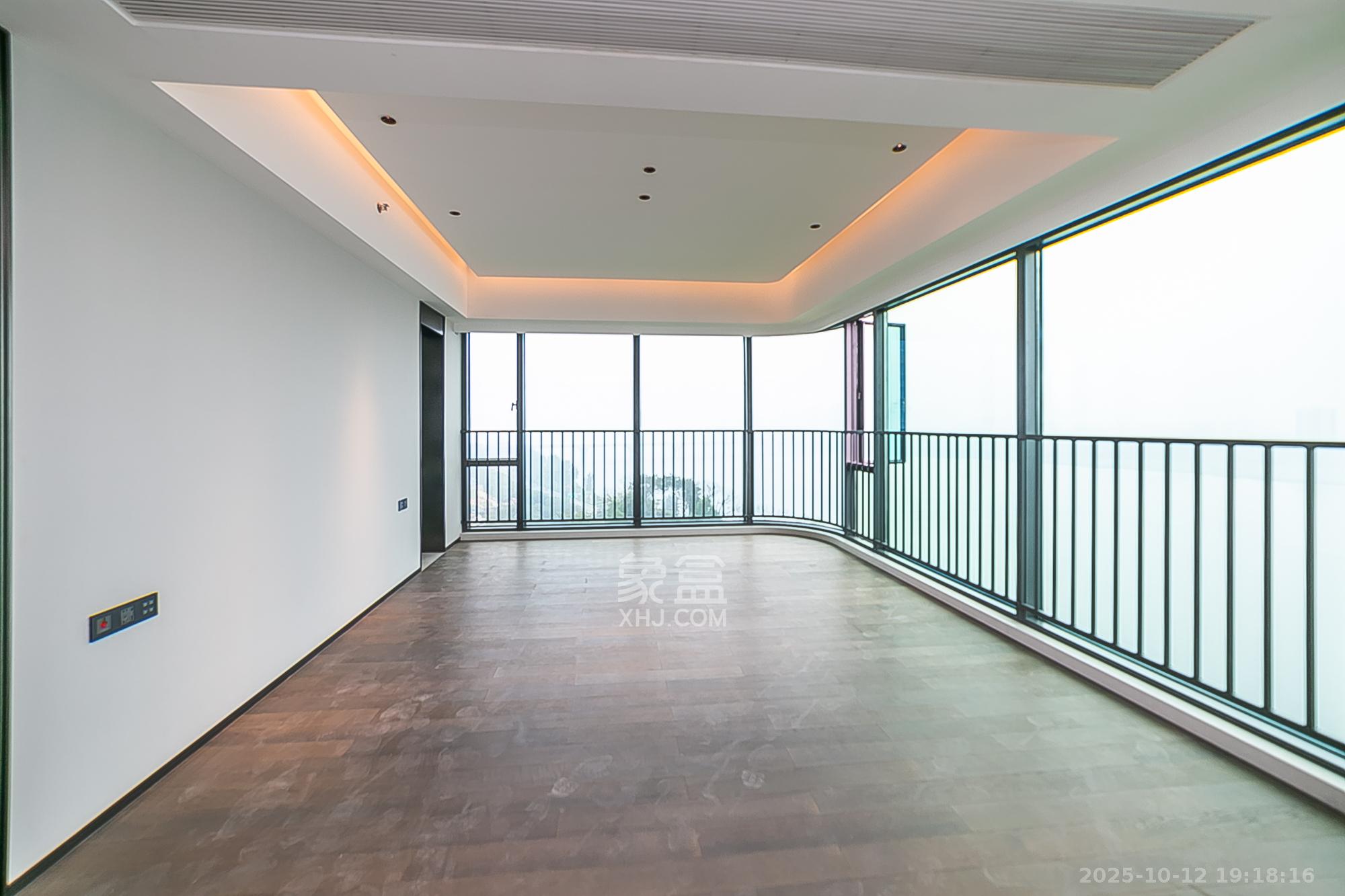 中海阅湘台  6室2厅3卫    1280.0万卧室