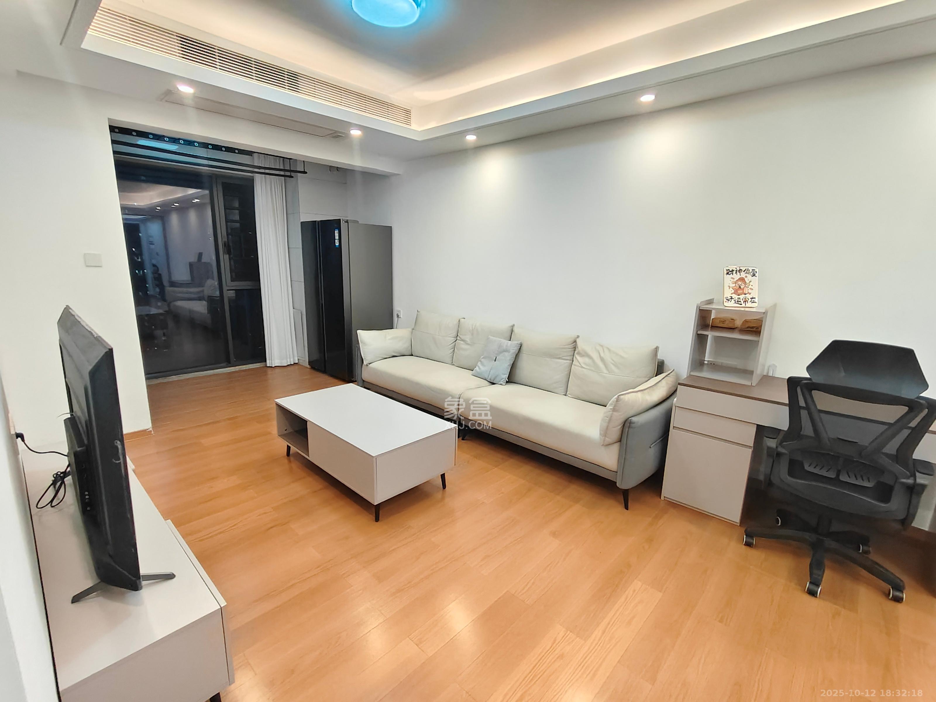 清控湖山雅居南区  3室2厅2卫    2700.0元/月 清控湖山雅居南区  3室2厅2卫    2700.0元/月