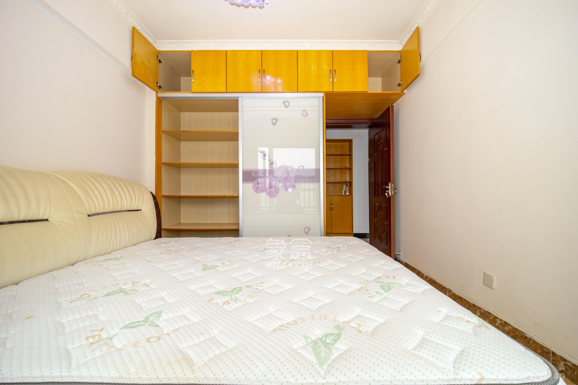 新长海广场 3室2厅1卫 36.0万 新长海广场 3室2厅1卫 36.0万卧室