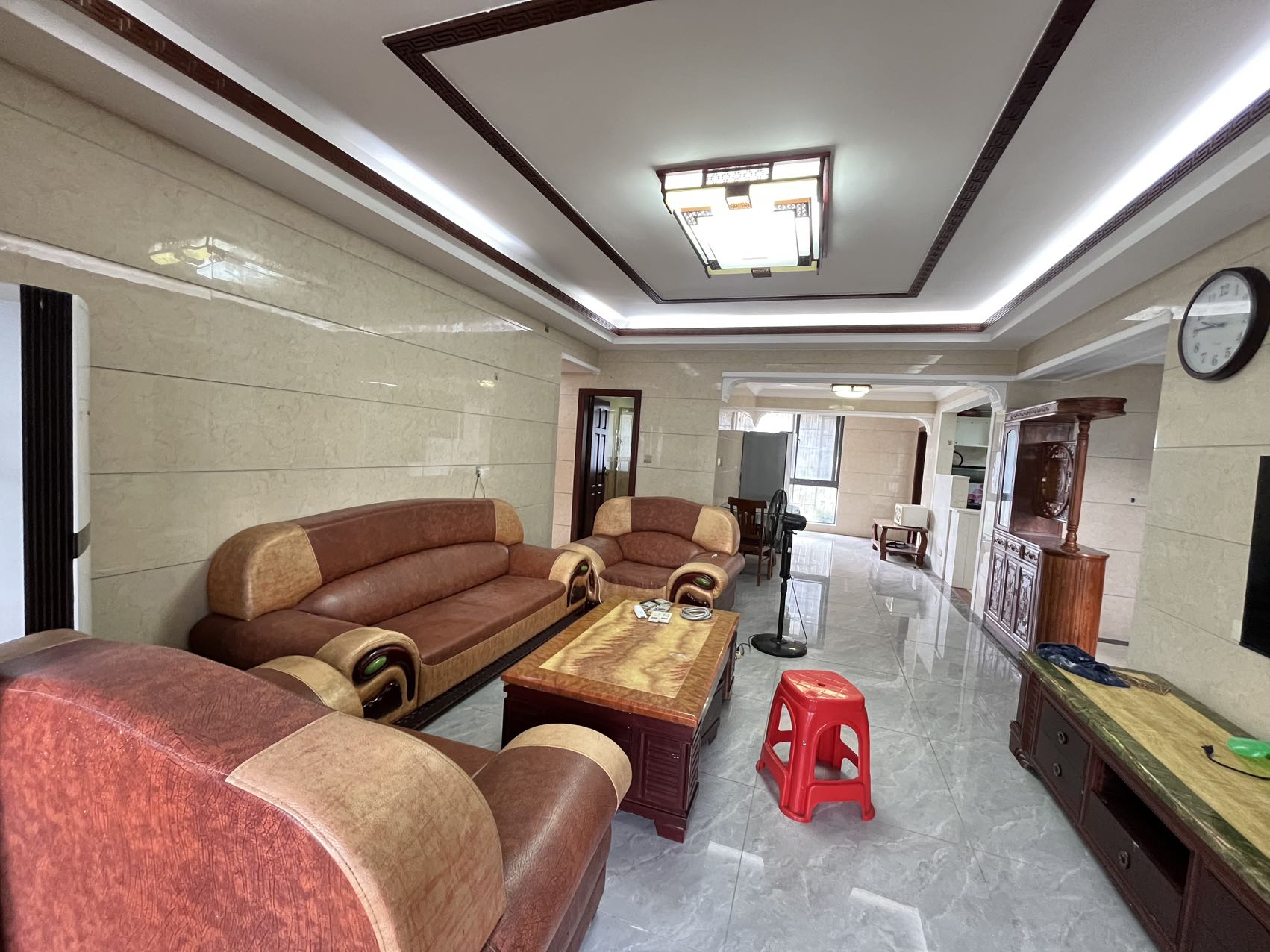 椰岛广场  5室2厅2卫    4800.0元/月 椰岛广场  5室2厅2卫    4800.0元/月室内图