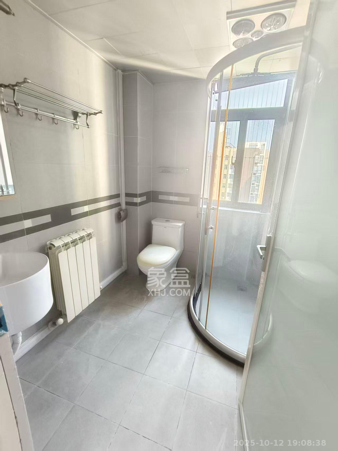 三万英尺 4室2厅1卫 3800.0元/月 三万英尺 4室2厅1卫 3800.0元/月室内图