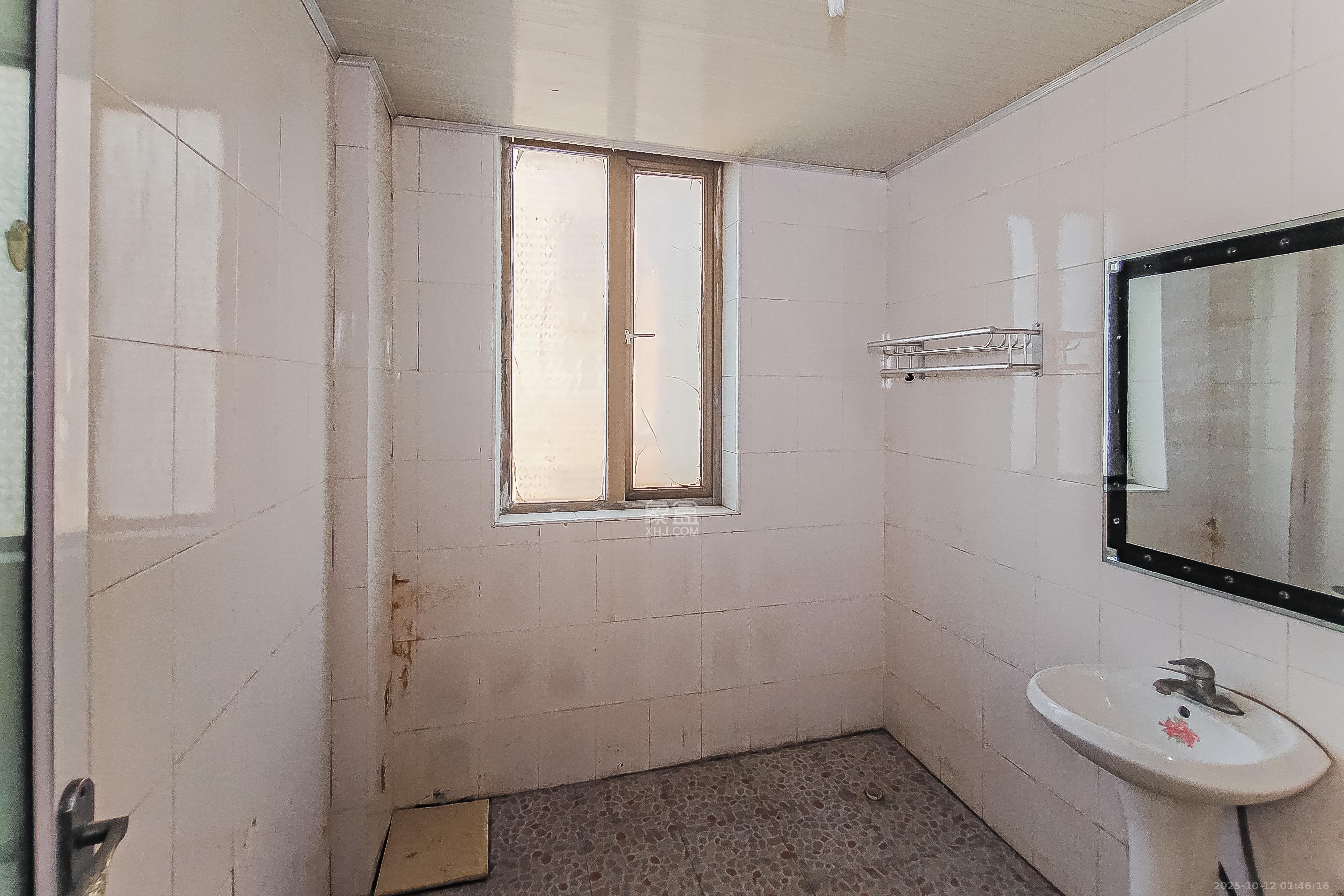 层上观邸  3室2厅2卫    88.8万 层上观邸  3室2厅2卫    88.8万卫生间