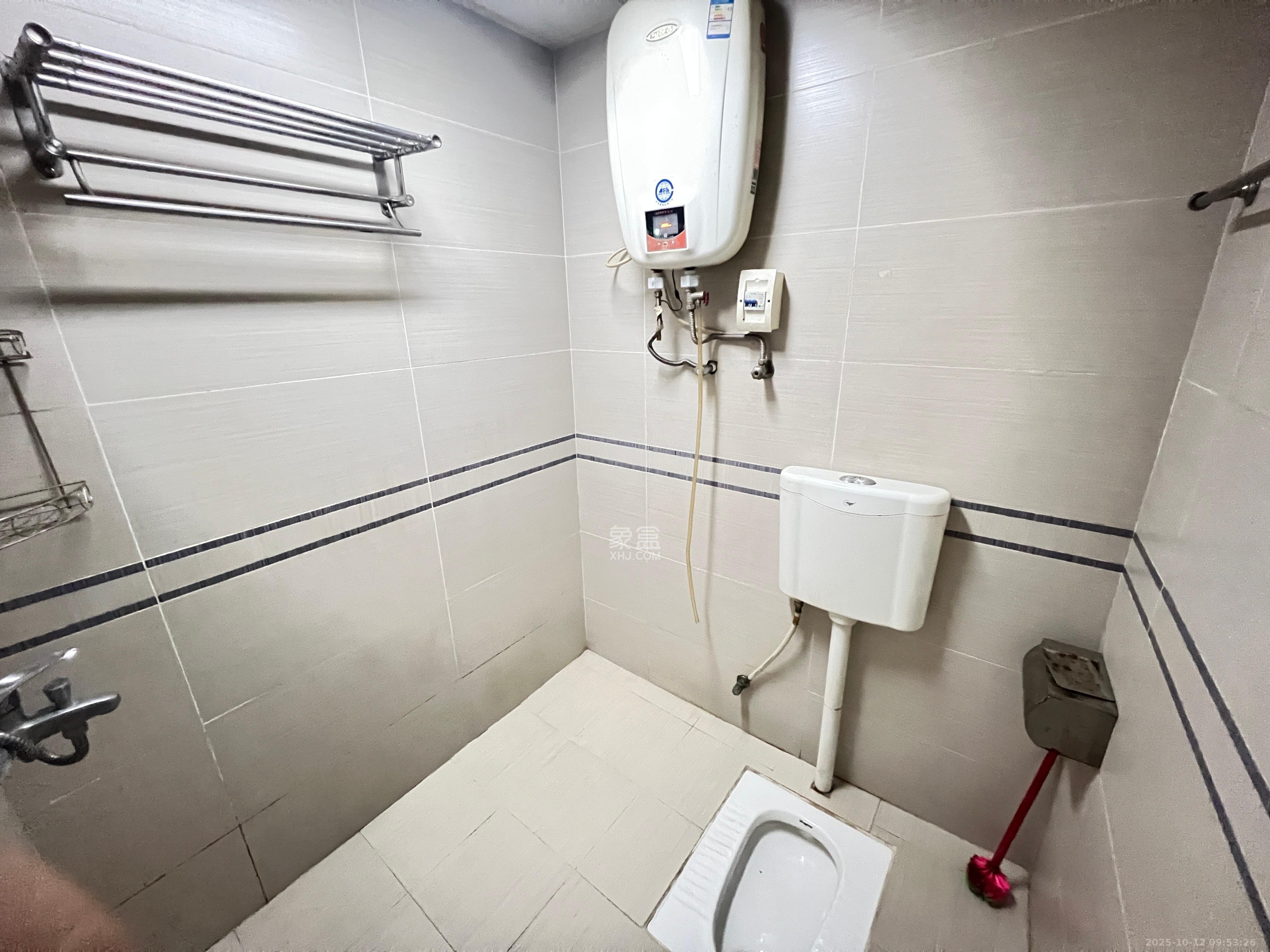 月亮湾草莓街区一、二期  1室1厅1卫    2000.0元/月室内图