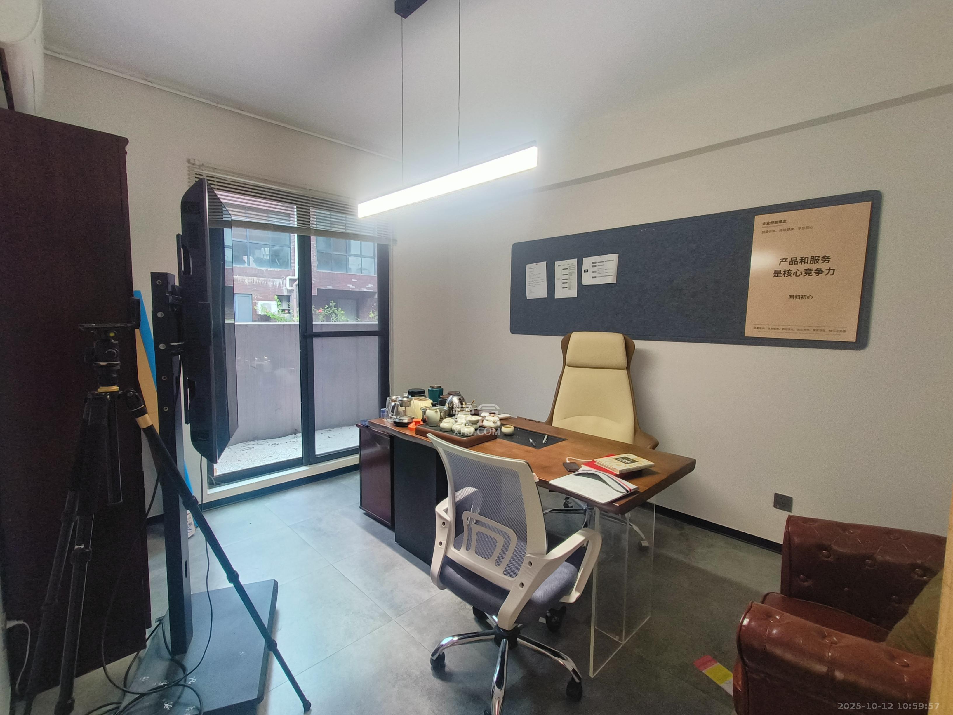 万科城  4室2厅2卫    7000.0元/月 万科城  4室2厅2卫    7000.0元/月室内图