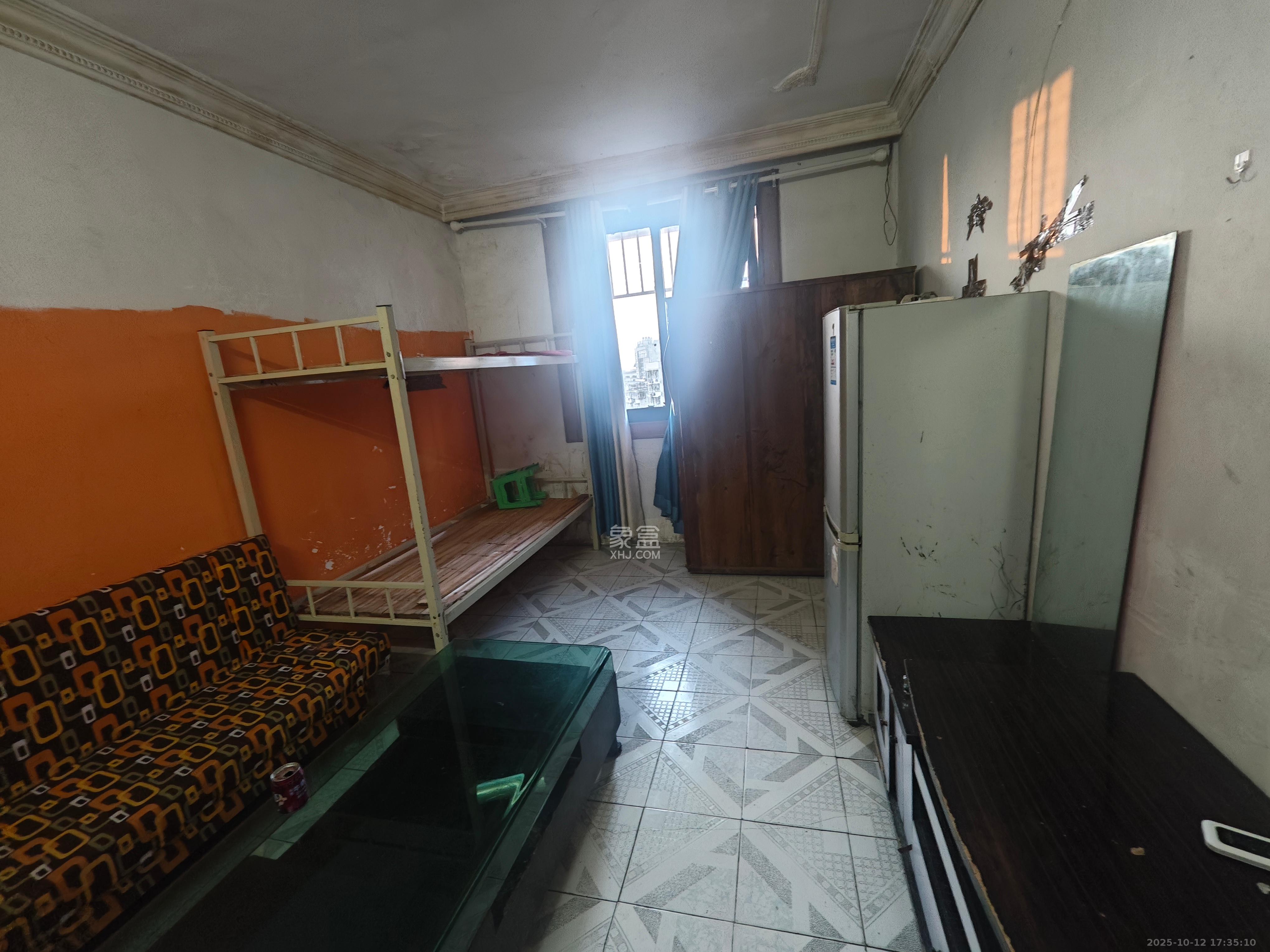 高正街散盘  1室1厅1卫    800.0元/月 高正街散盘  1室1厅1卫    800.0元/月室内图