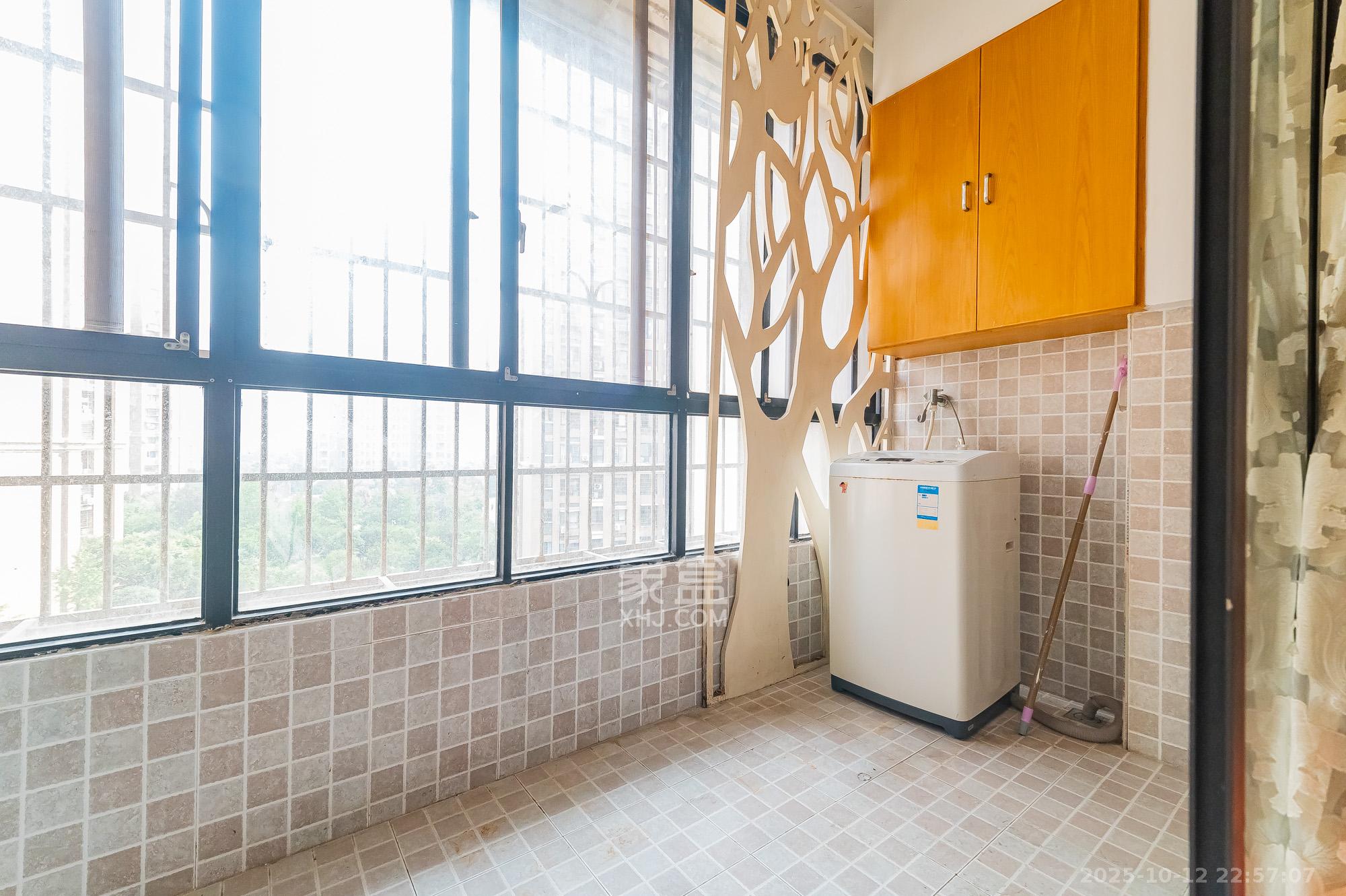 幸福里润城(幸福里二期) 3室2厅1卫 52.8万 幸福里润城(幸福里二期) 3室2厅1卫 52.8万阳台