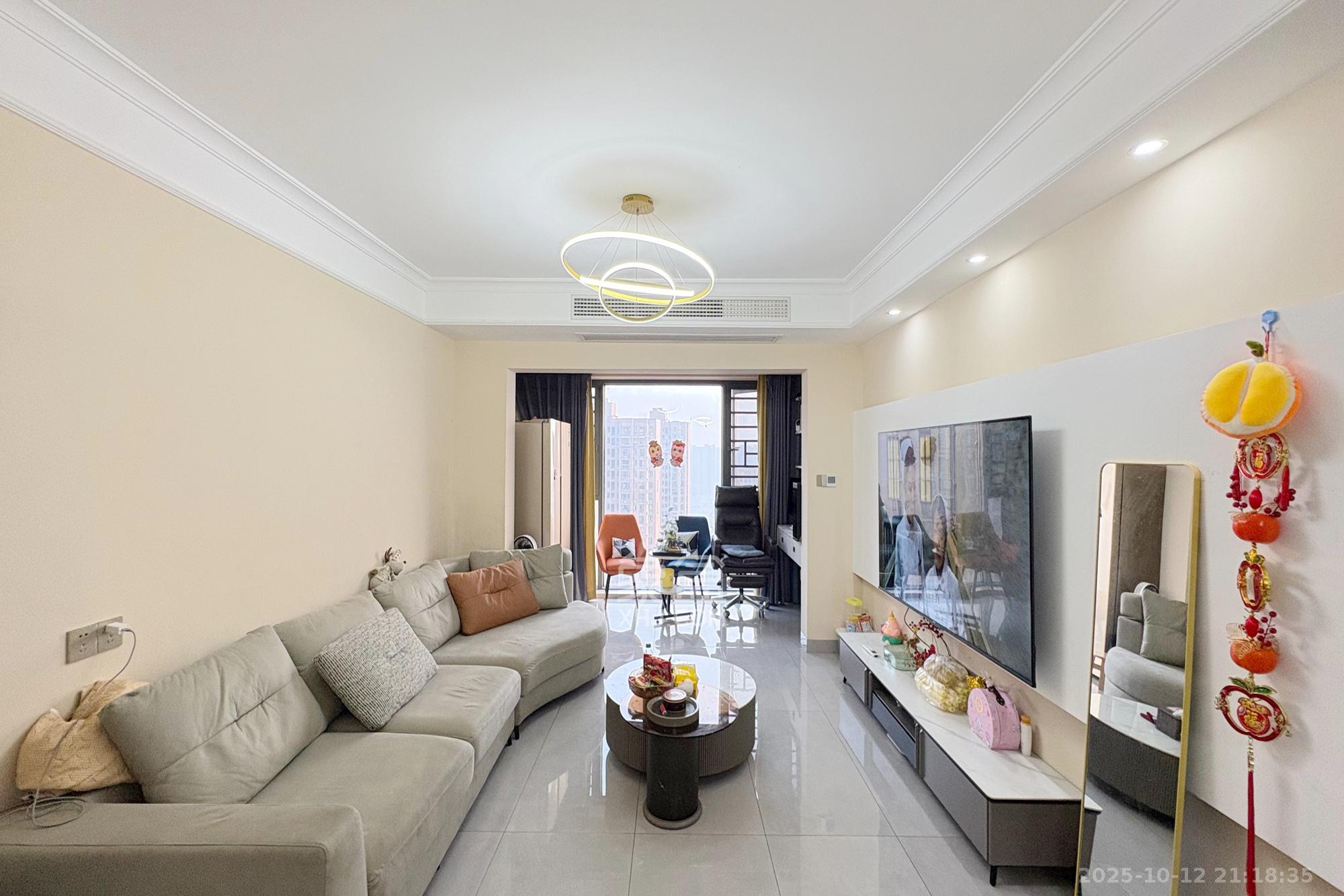 尚东金河湾  3室2厅2卫    120.0万 尚东金河湾  3室2厅2卫    120.0万客厅