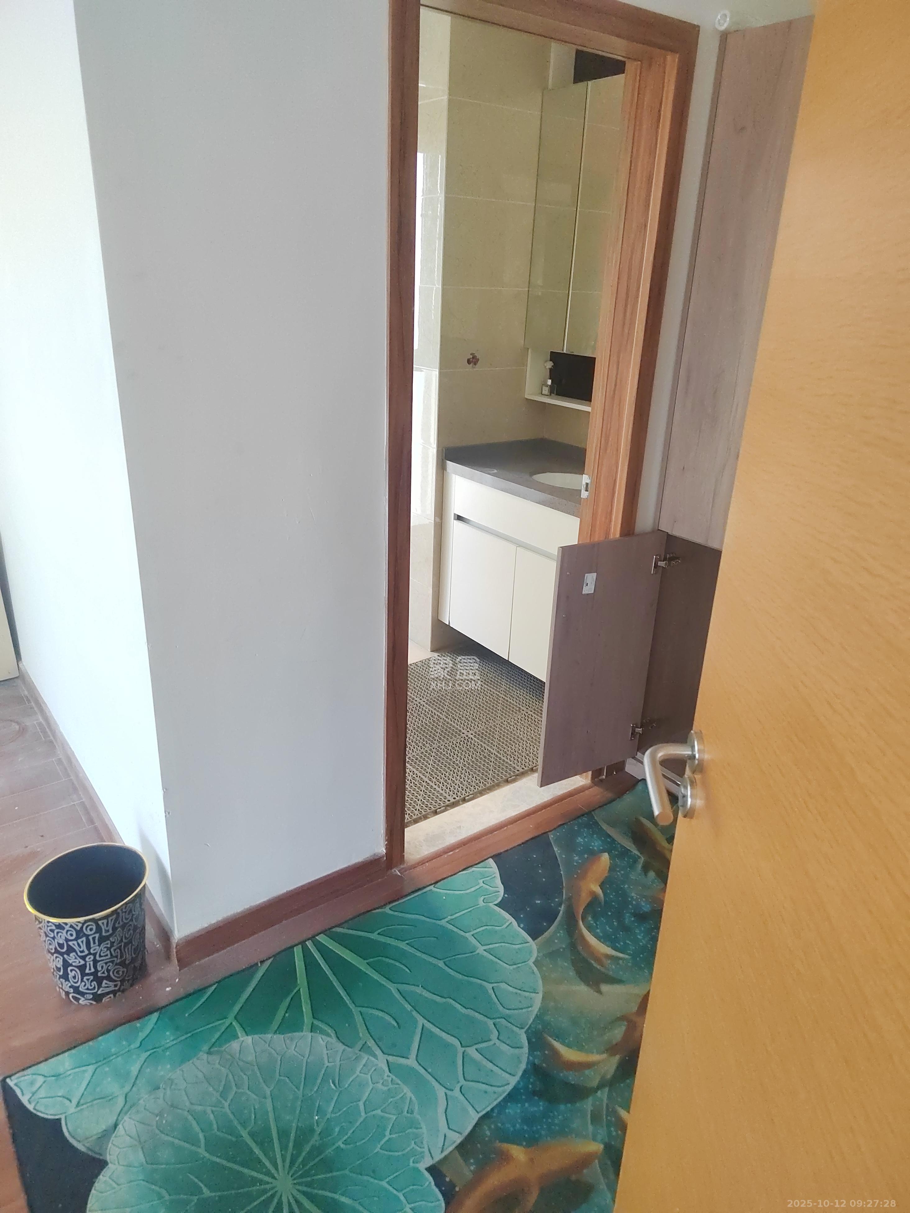 荣泰广场  2室1厅2卫    2000.0元/月室内图