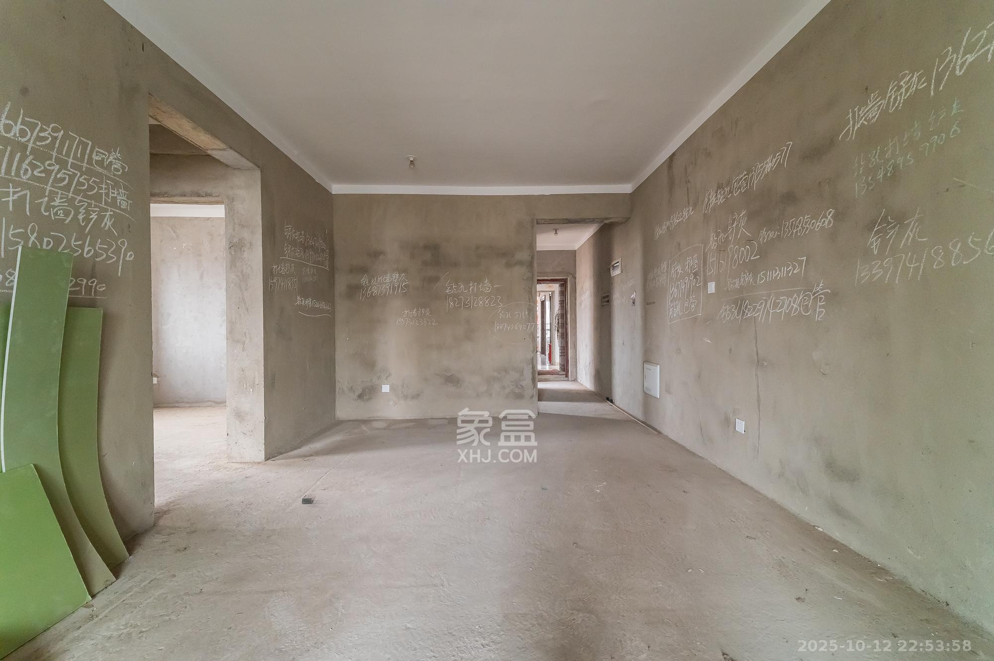 印山蓝色海岸  3室2厅1卫    51.8万 印山蓝色海岸  3室2厅1卫    51.8万客厅