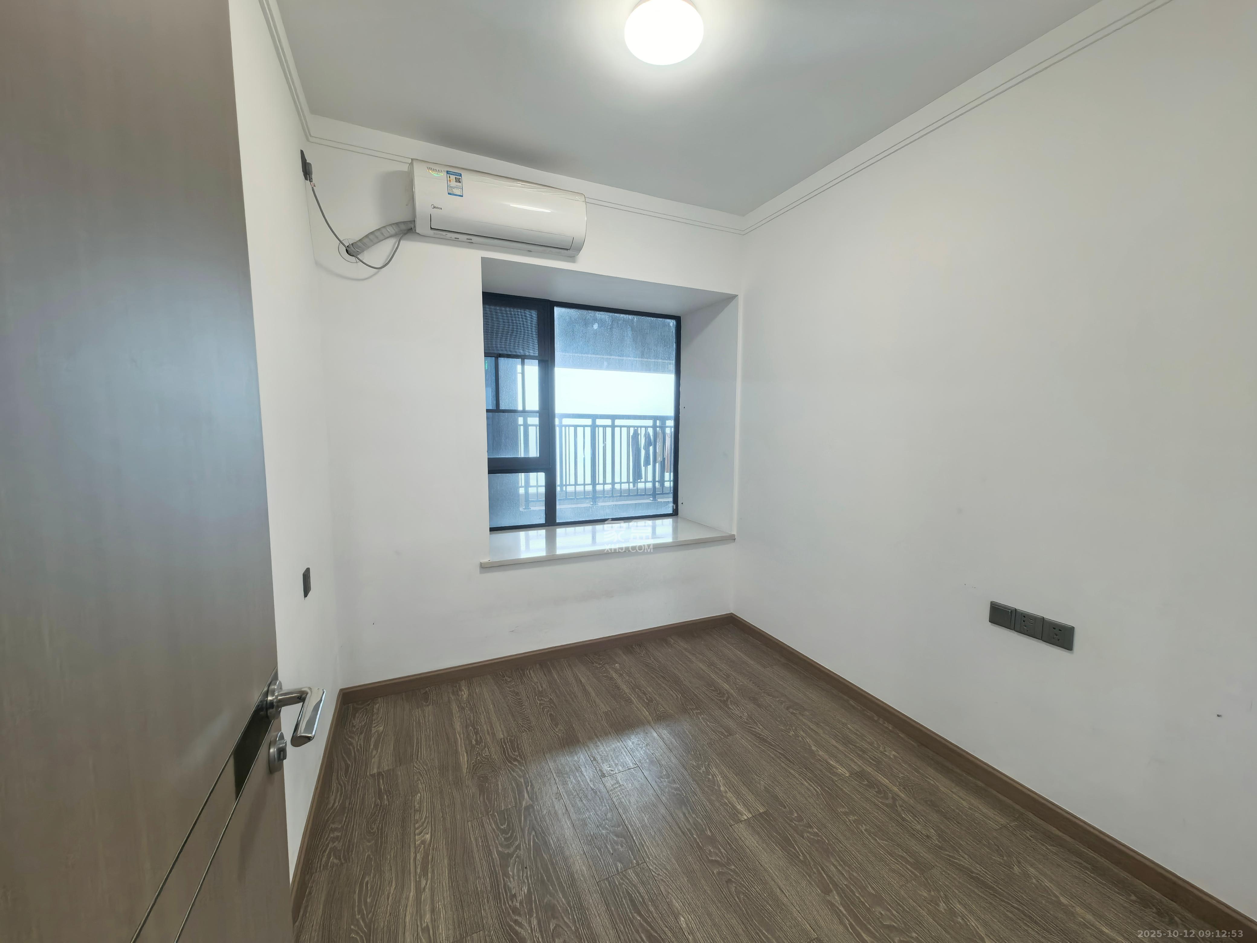 招商华发依云曦城 3室2厅2卫 2100.0元/月 招商华发依云曦城 3室2厅2卫 2100.0元/月室内图