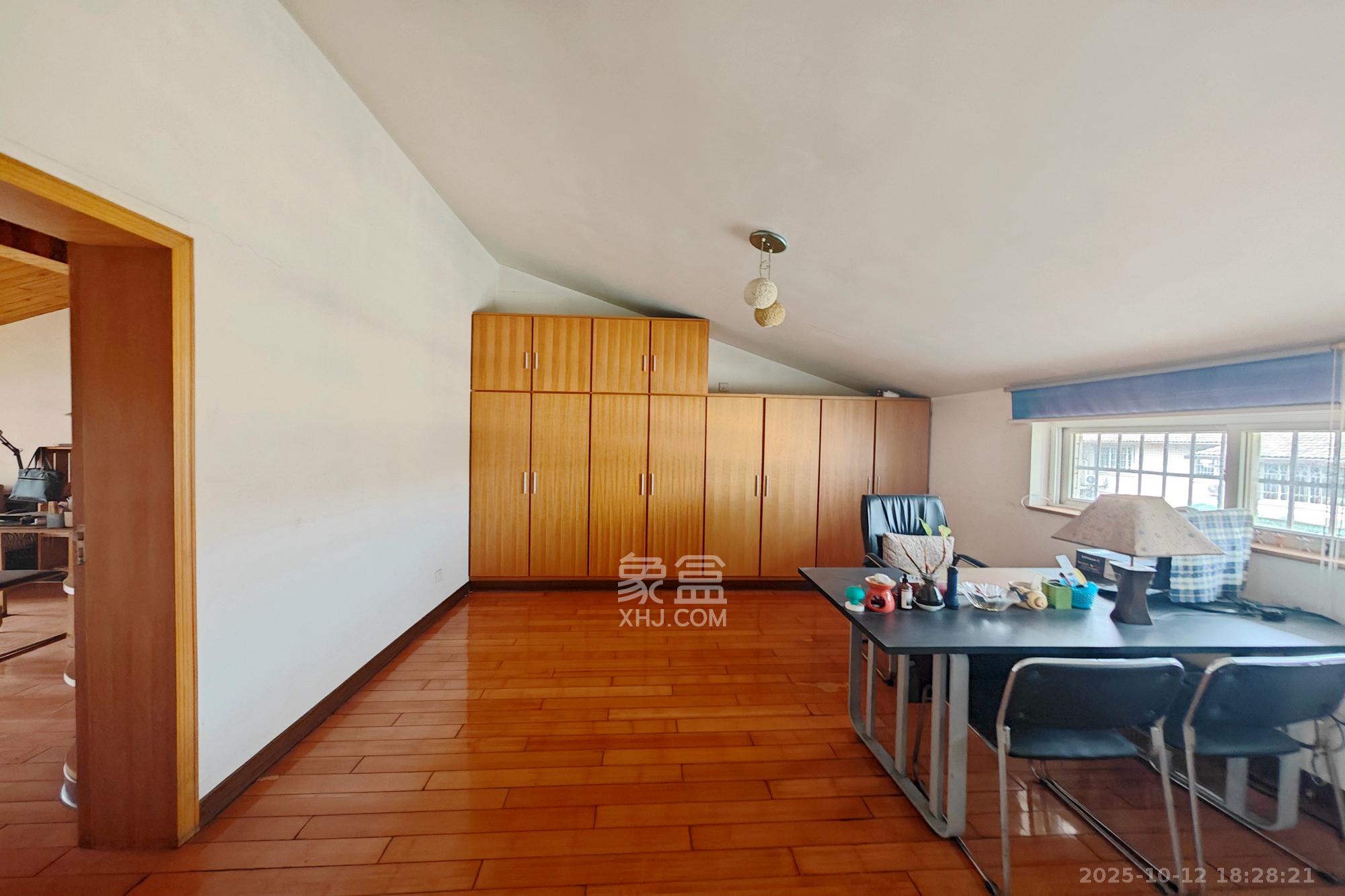 怡景民居 4室2厅2卫 53.0万 怡景民居 4室2厅2卫 53.0万卧室