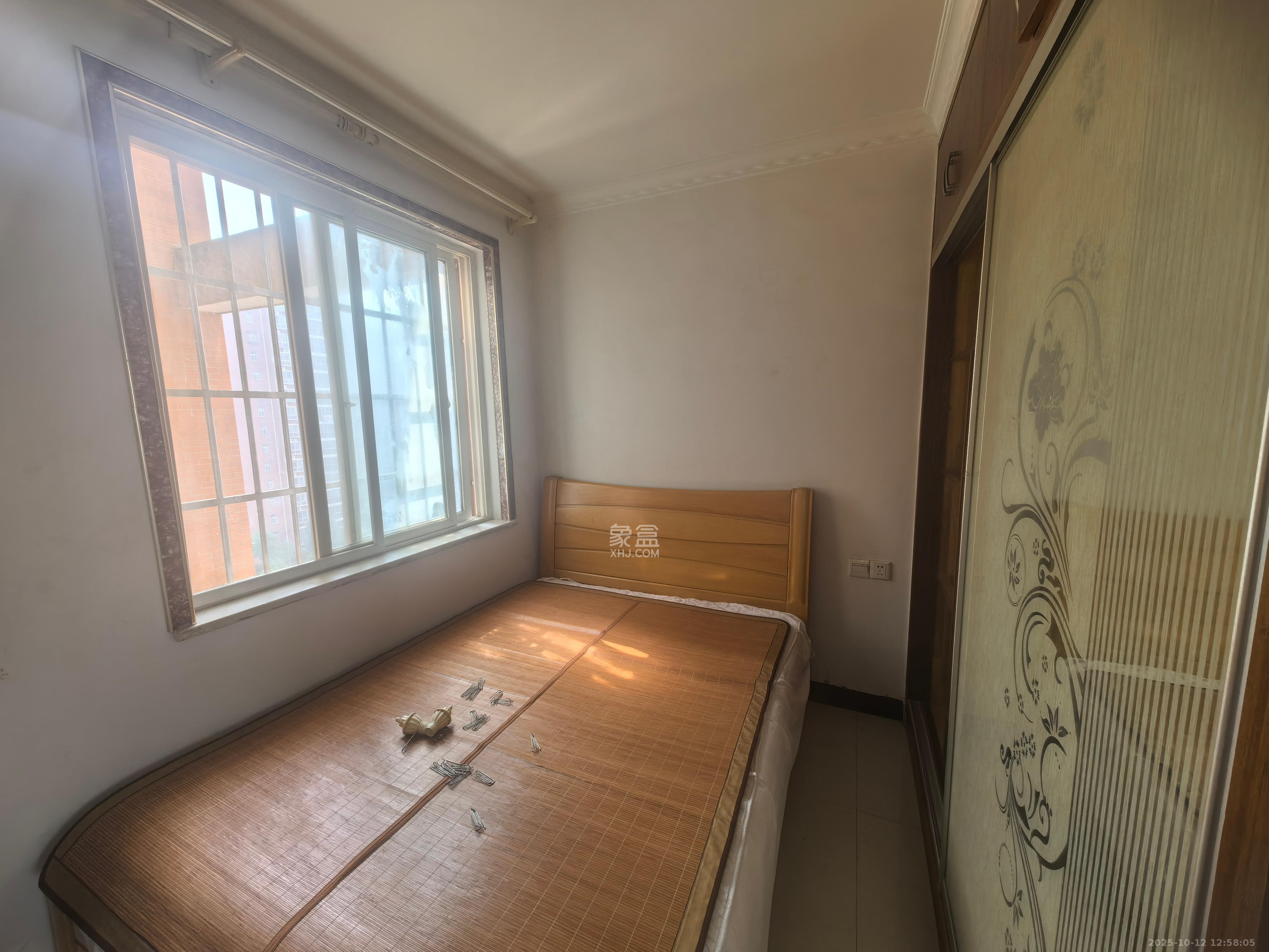 弘欣公寓  3室2厅2卫    1800.0元/月 弘欣公寓  3室2厅2卫    1800.0元/月室内图