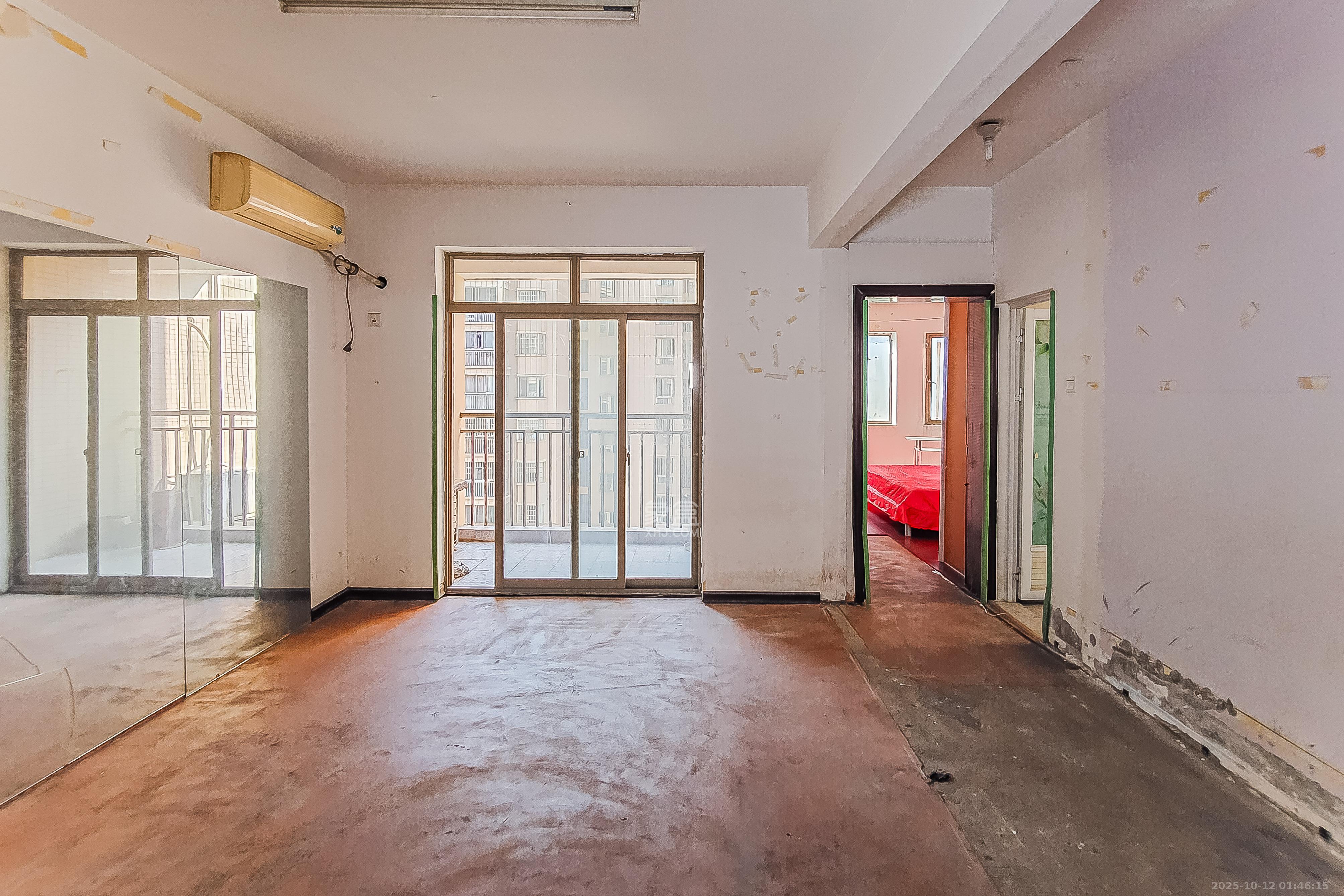 层上观邸  3室2厅2卫    88.8万 层上观邸  3室2厅2卫    88.8万客厅