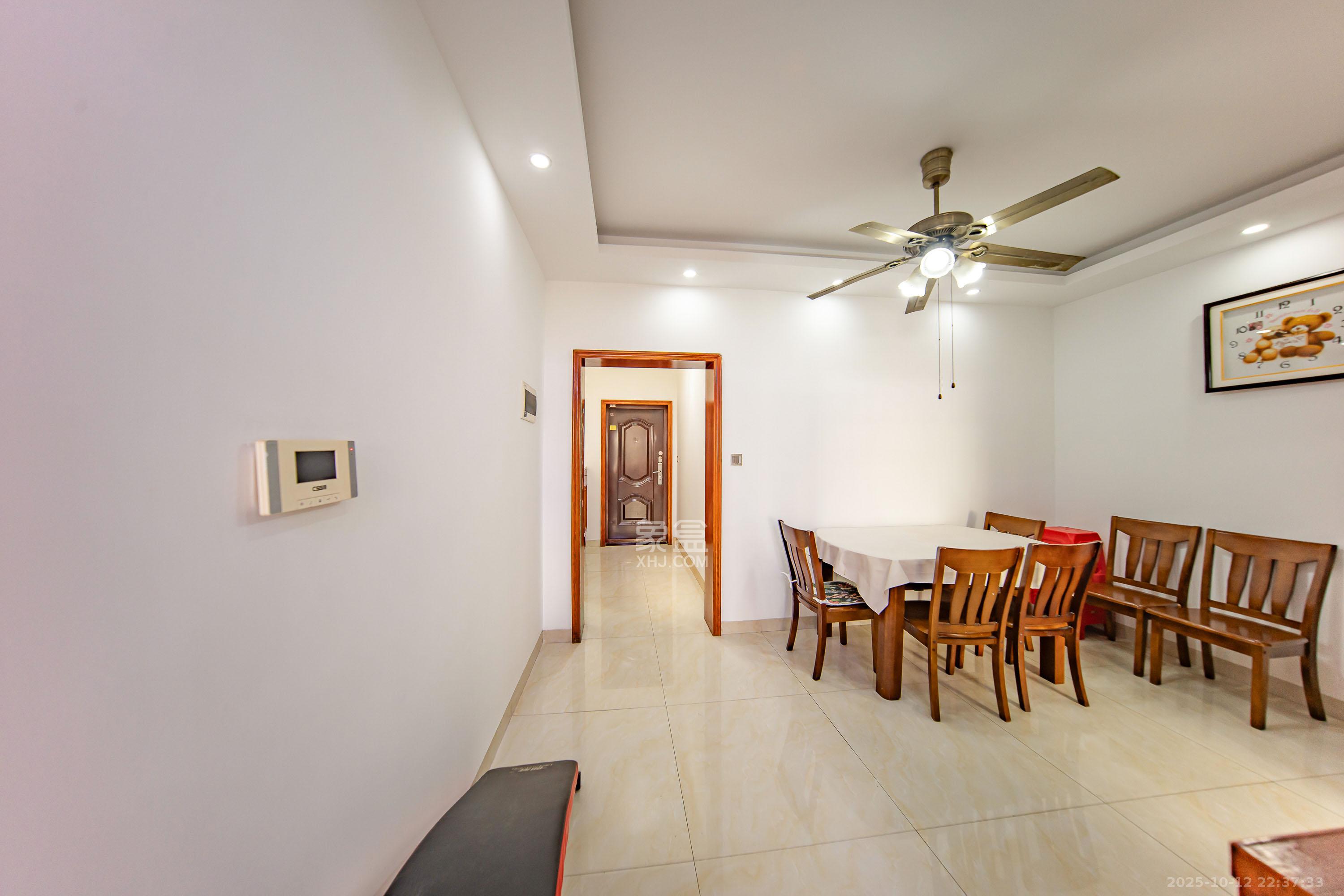 湘桥佳苑  3室2厅2卫    89.0万客厅