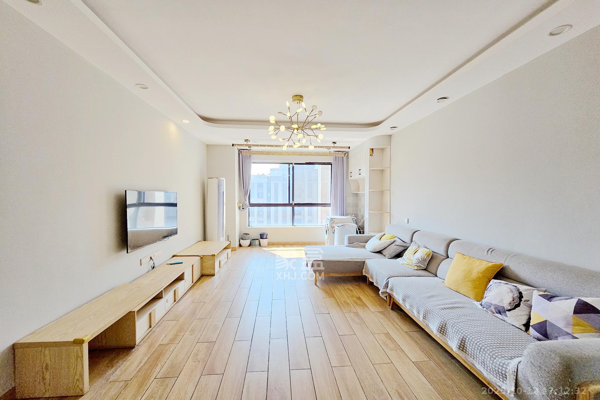 阳光城尚东湾青云苑 3室2厅2卫 80.0万 阳光城尚东湾青云苑 3室2厅2卫 80.0万客厅