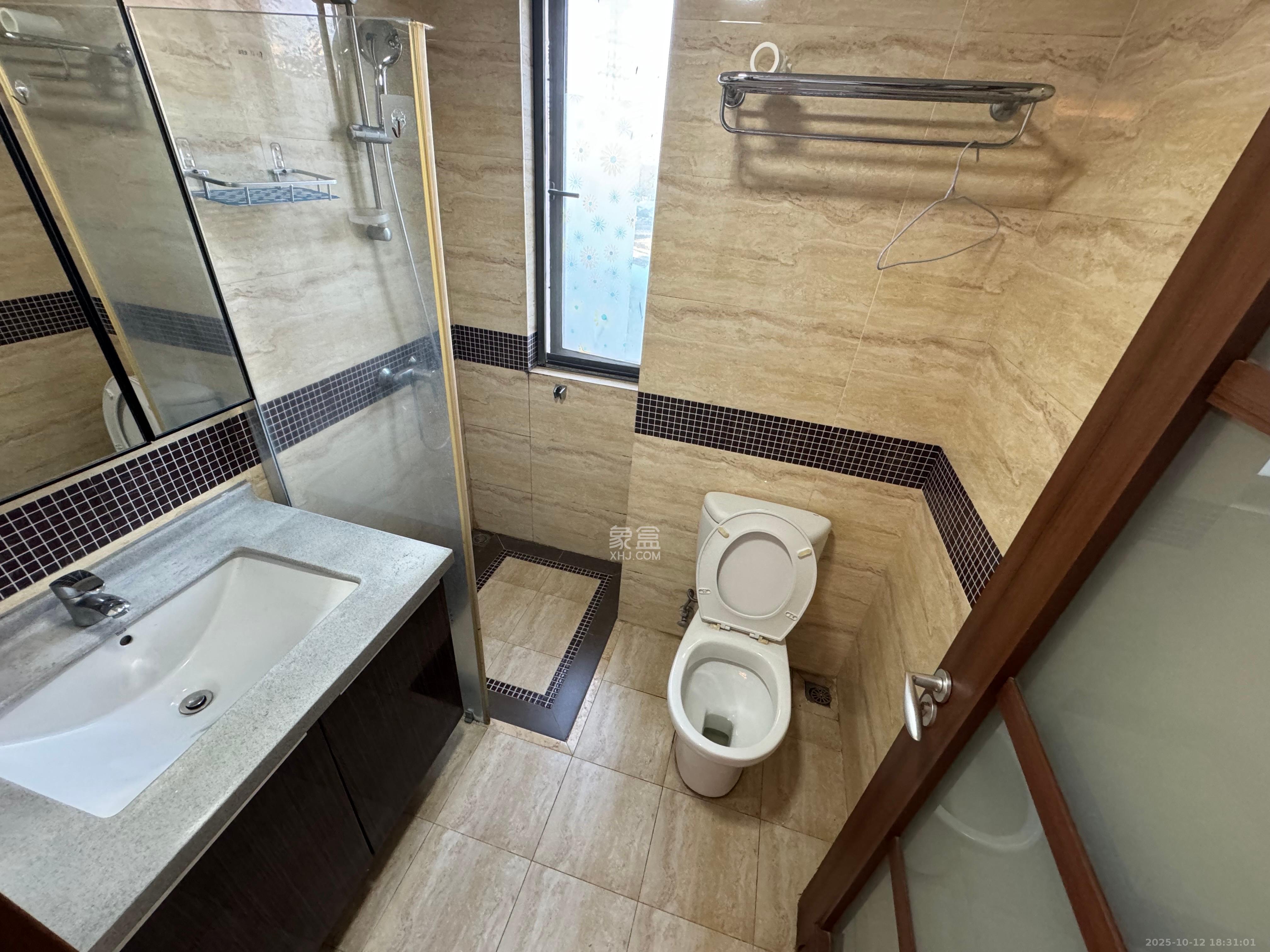 万科城  2室2厅1卫    2200.0元/月室内图