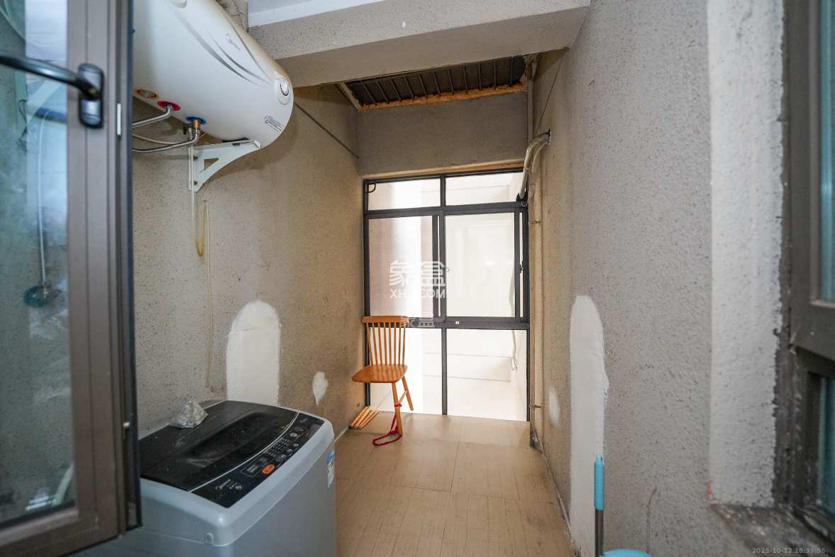 碧桂园公园壹号(凯怡茗苑) 3室2厅1卫 58.0万 碧桂园公园壹号(凯怡茗苑) 3室2厅1卫 58.0万阳台