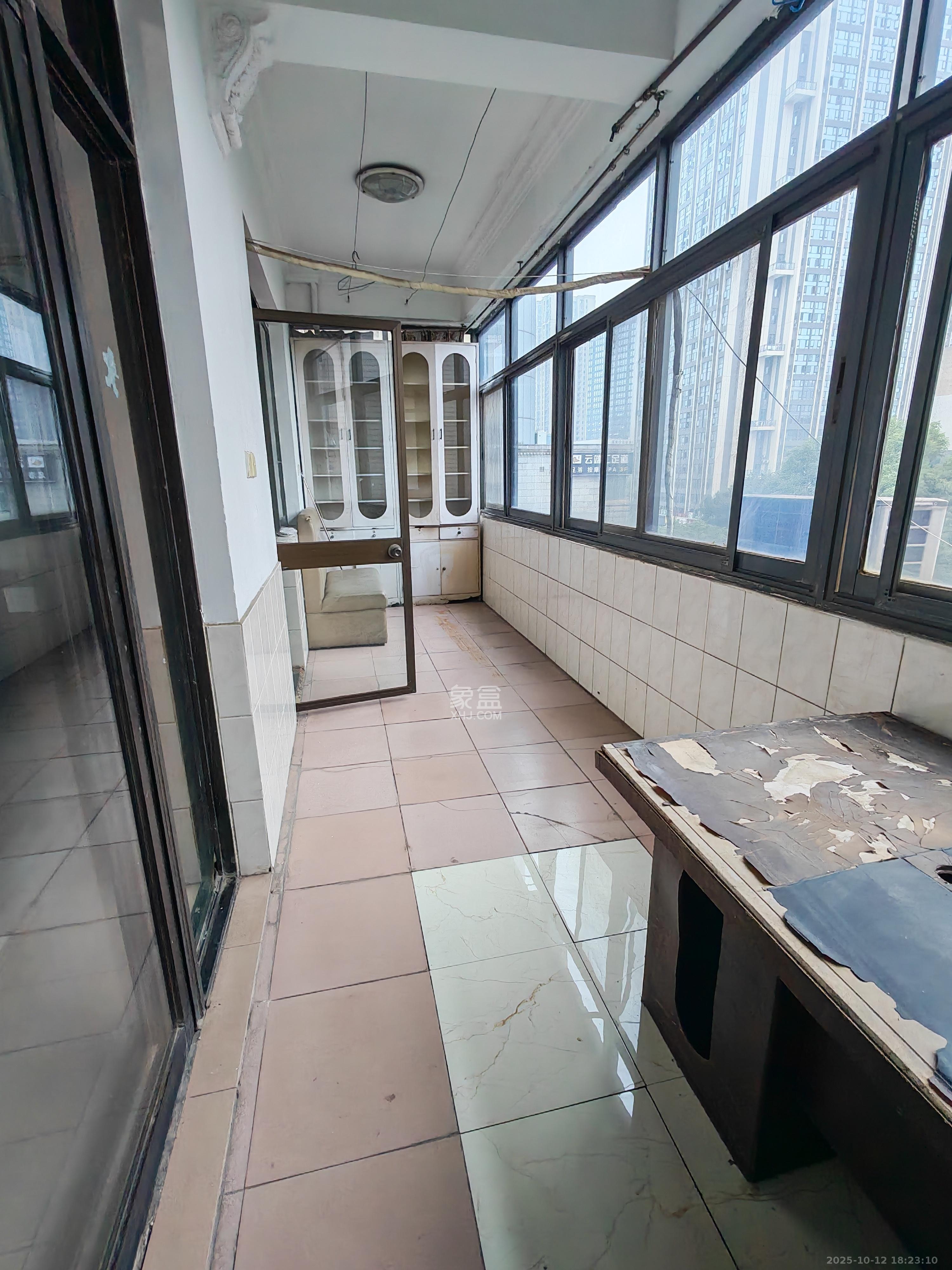 省地税局  3室1厅1卫    2000.0元/月 省地税局  3室1厅1卫    2000.0元/月室内图