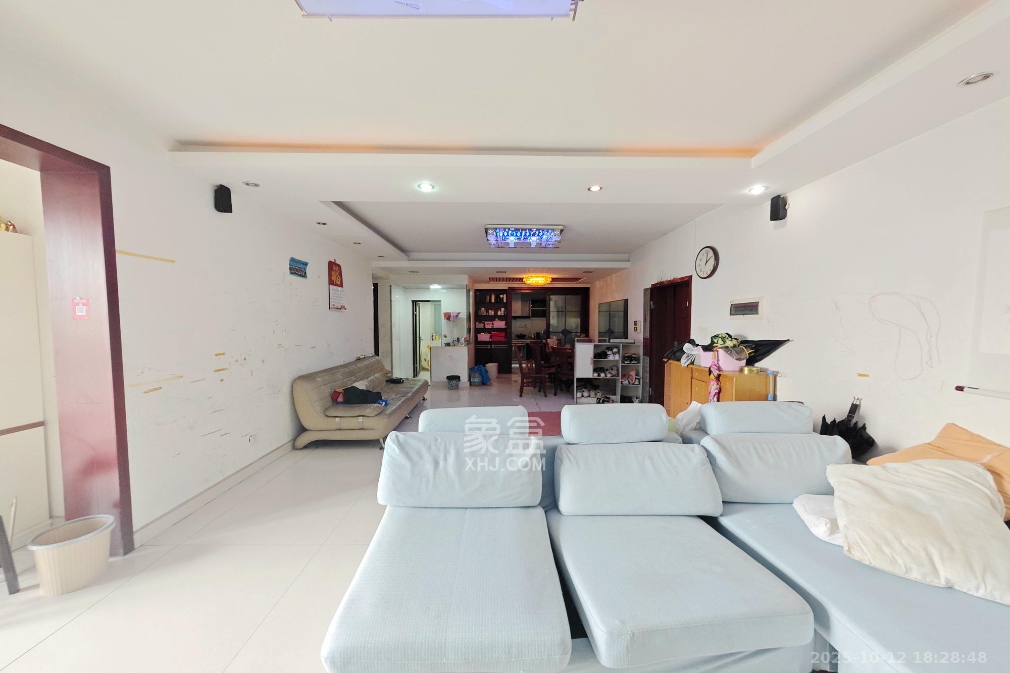 菁华源  3室2厅2卫    112.0万客厅