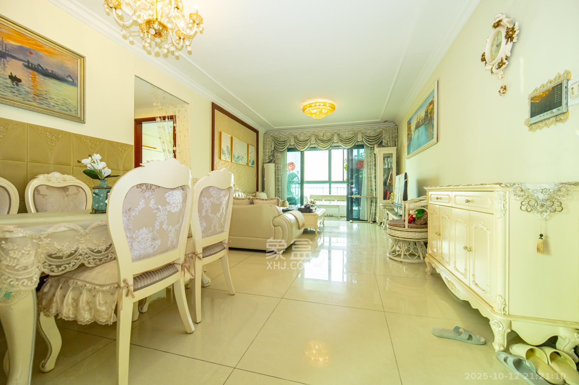 恒大雅苑  3室2厅1卫    119.0万客厅