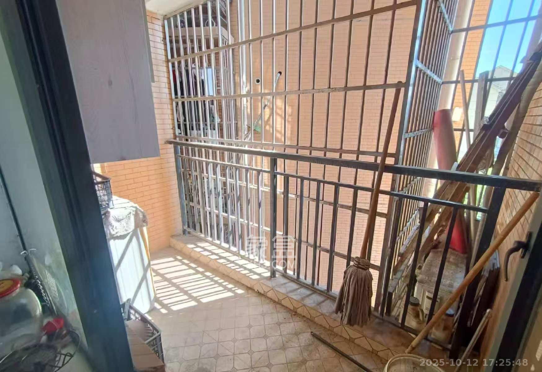 诚兴园  2室2厅1卫    2000.0元/月室内图