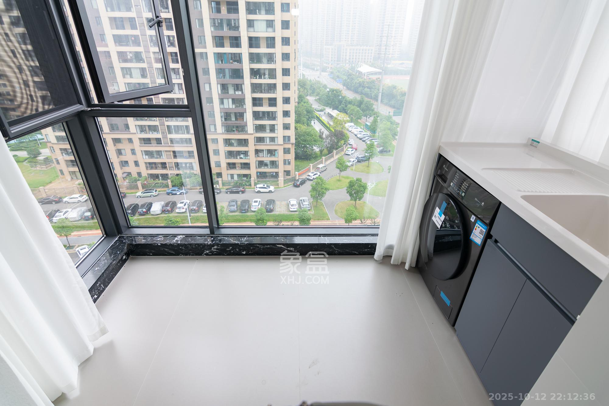 润和雅郡（润和紫郡六期）  4室2厅2卫    139.8万阳台