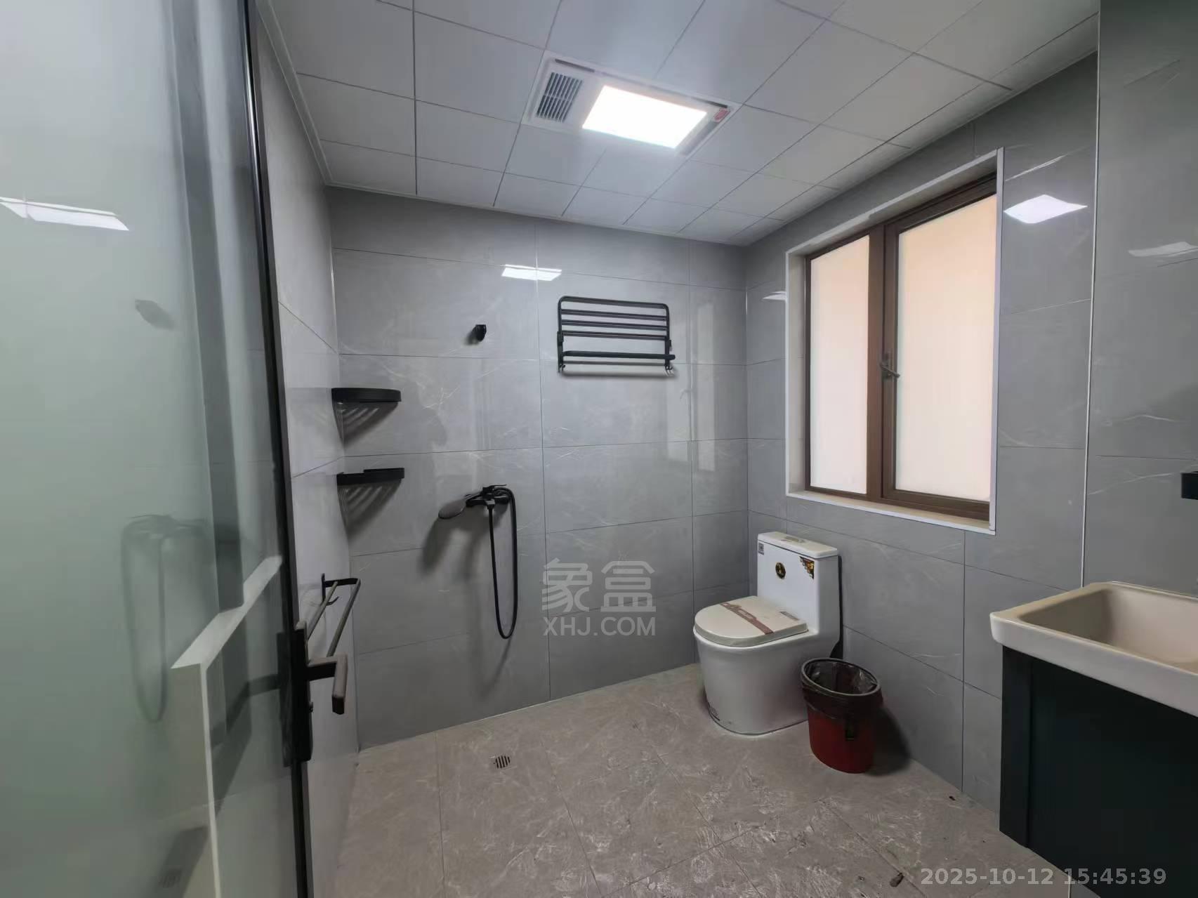 金轮津桥华府 3室2厅1卫 1700.0元/月 金轮津桥华府 3室2厅1卫 1700.0元/月室内图