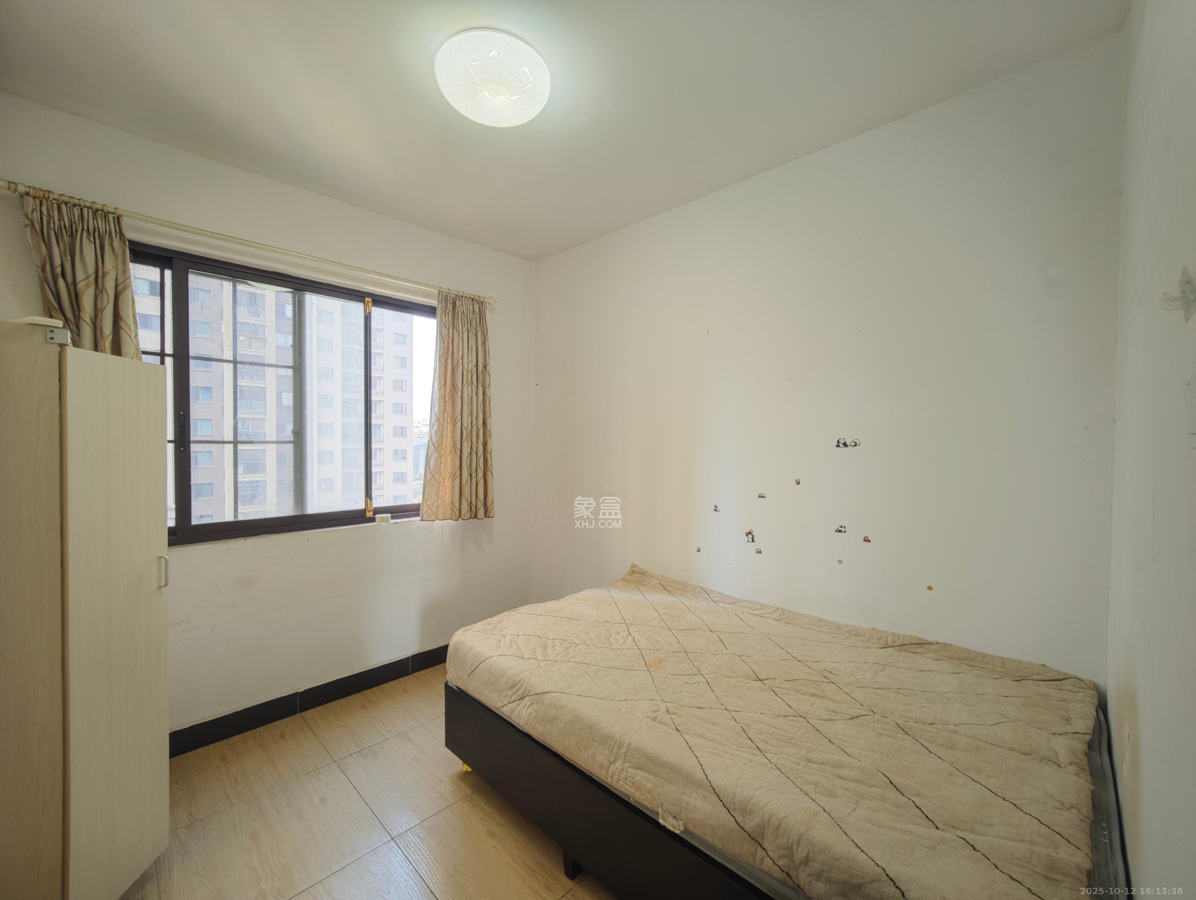 华润置地广场二期  4室2厅2卫    2600.0元/月 华润置地广场二期  4室2厅2卫    2600.0元/月室内图