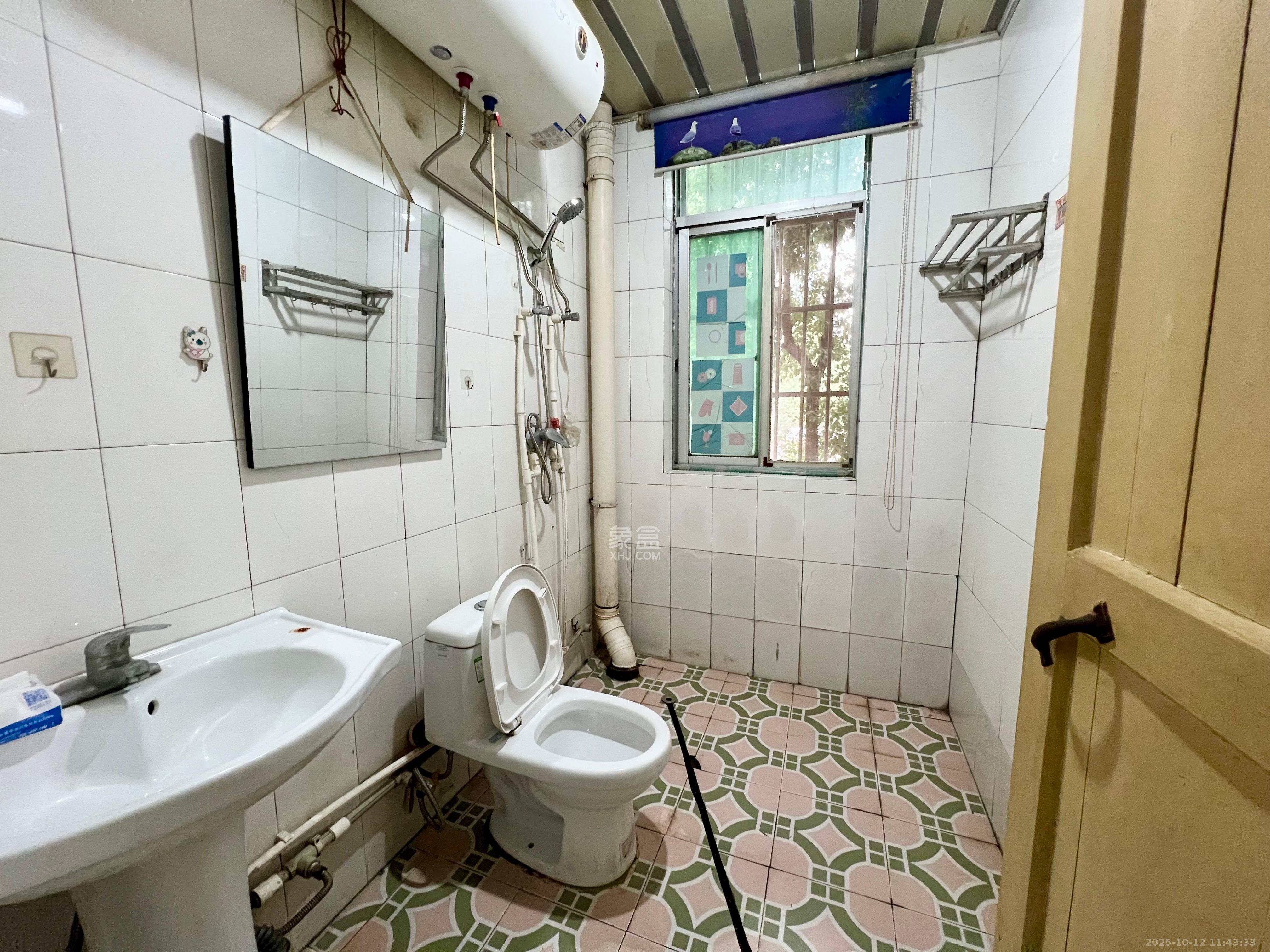 龙福小区  1室1厅1卫    1000.0元/月室内图