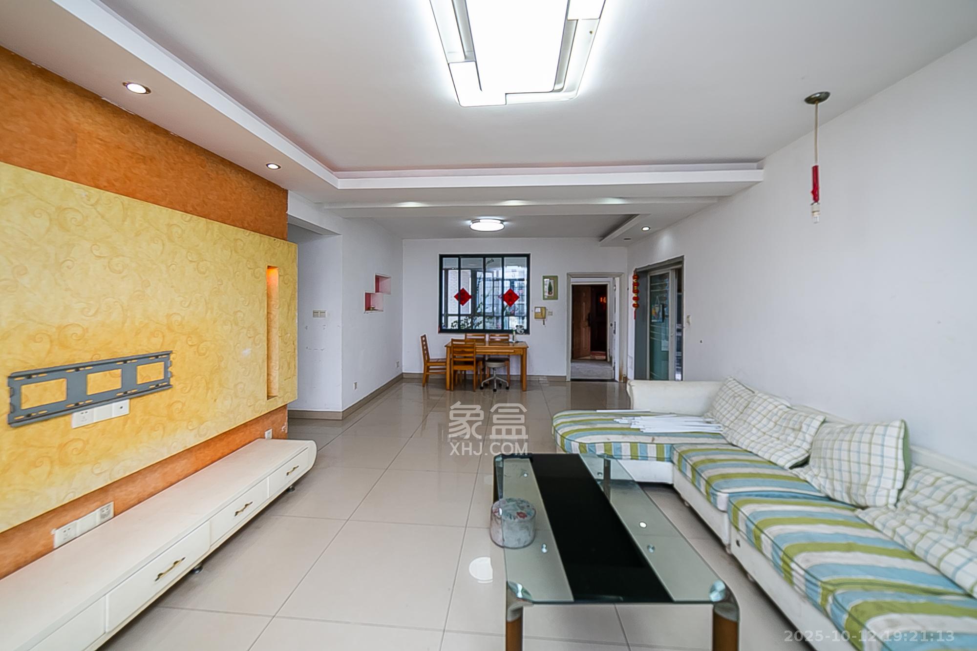 湘水一城(一期)  3室2厅2卫    108.0万 湘水一城(一期)  3室2厅2卫    108.0万客厅