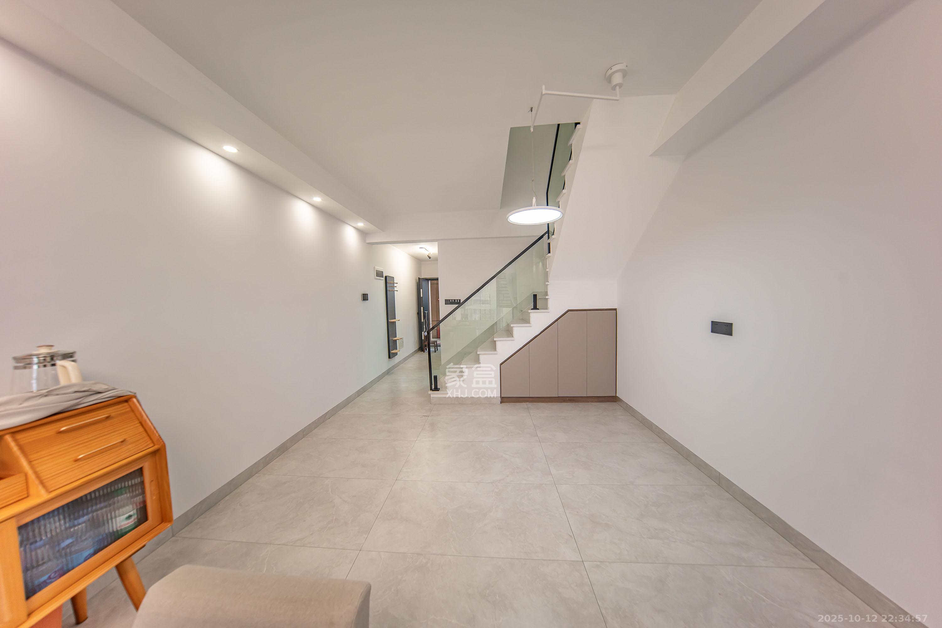 邦盛水岸御园  3室2厅2卫    129.0万客厅