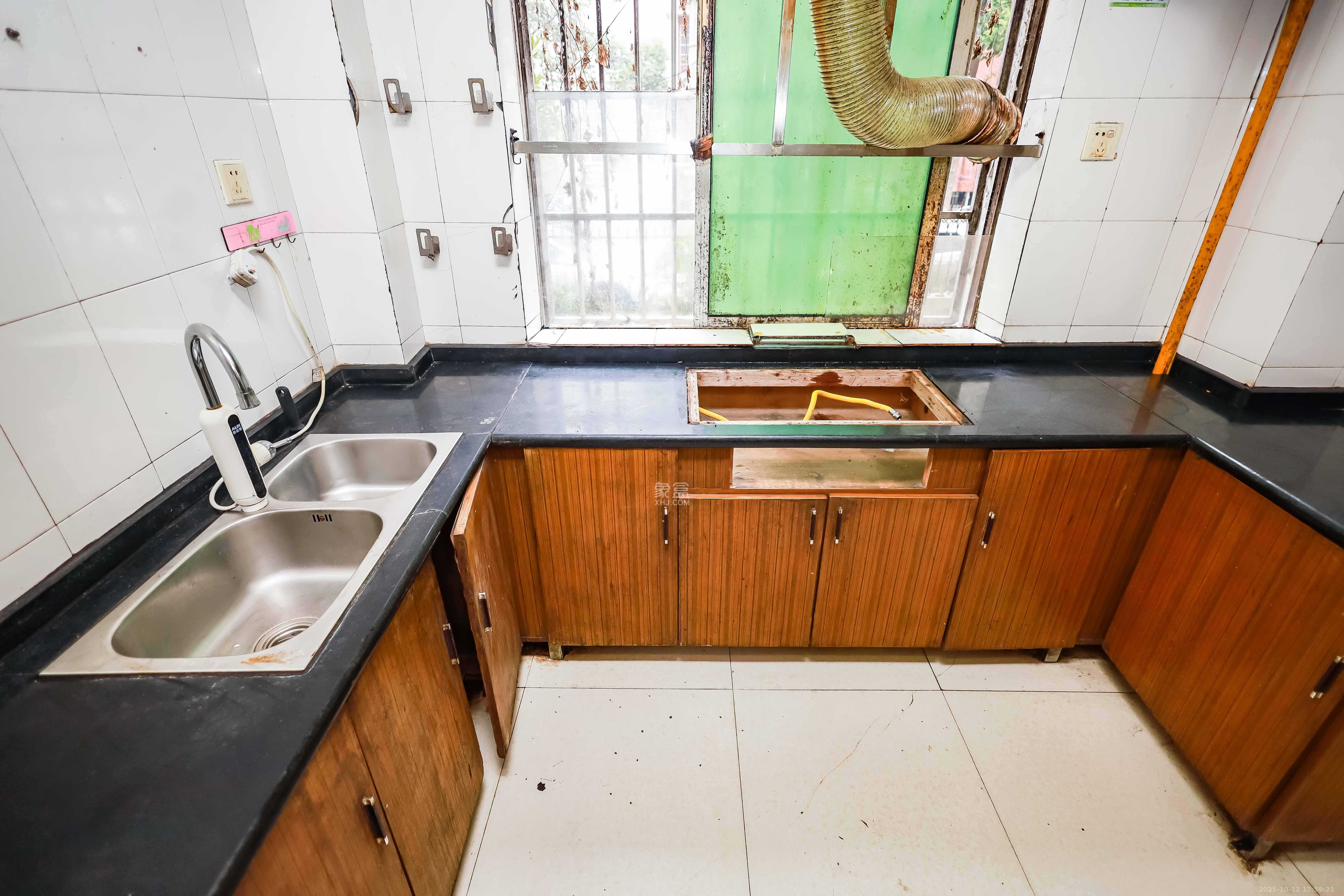 静园山庄  2室2厅1卫    50.0万厨房