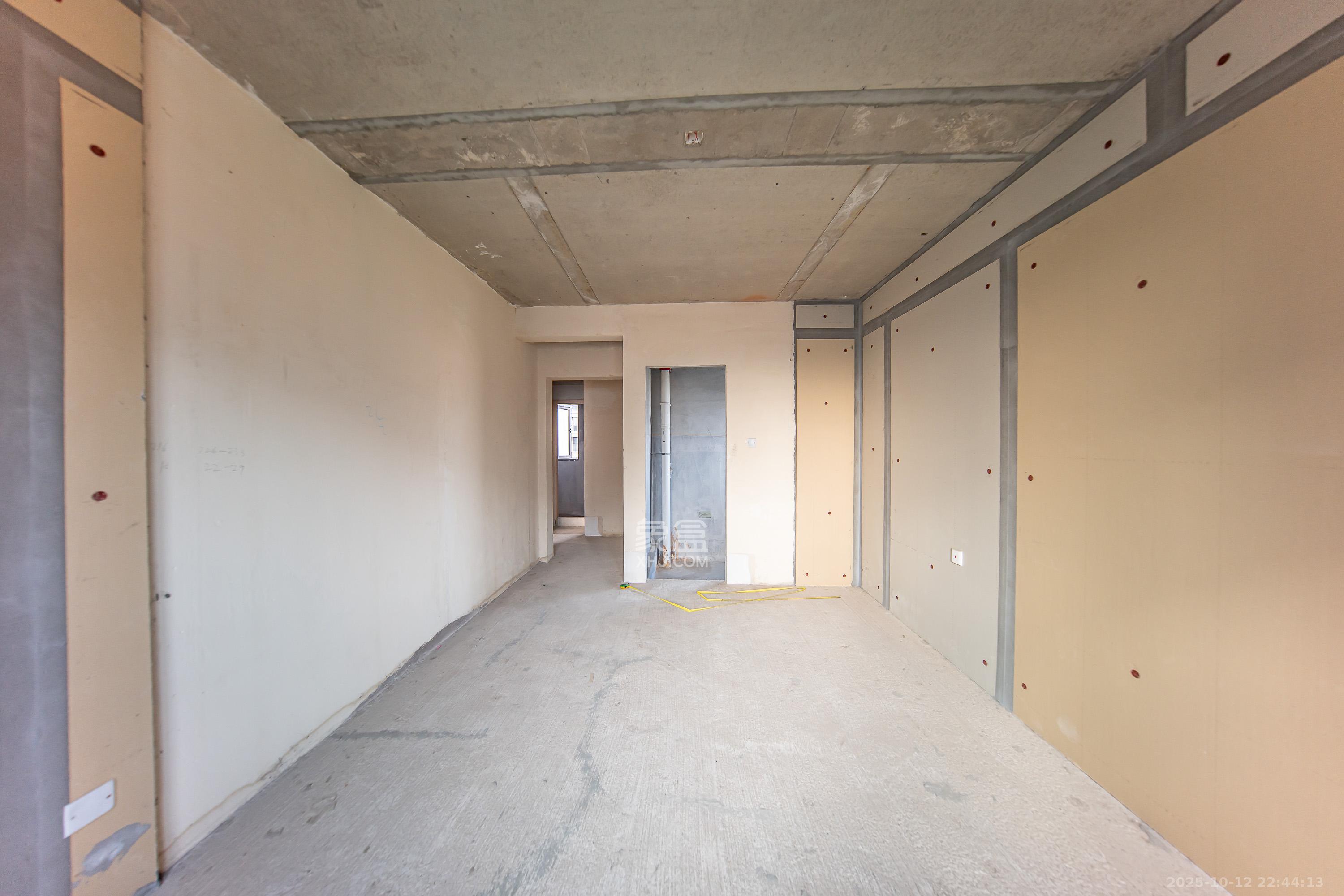 城发恒伟星雅韵(恒伟星辉苑) 4室2厅2卫 170.0万 城发恒伟星雅韵(恒伟星辉苑) 4室2厅2卫 170.0万卧室