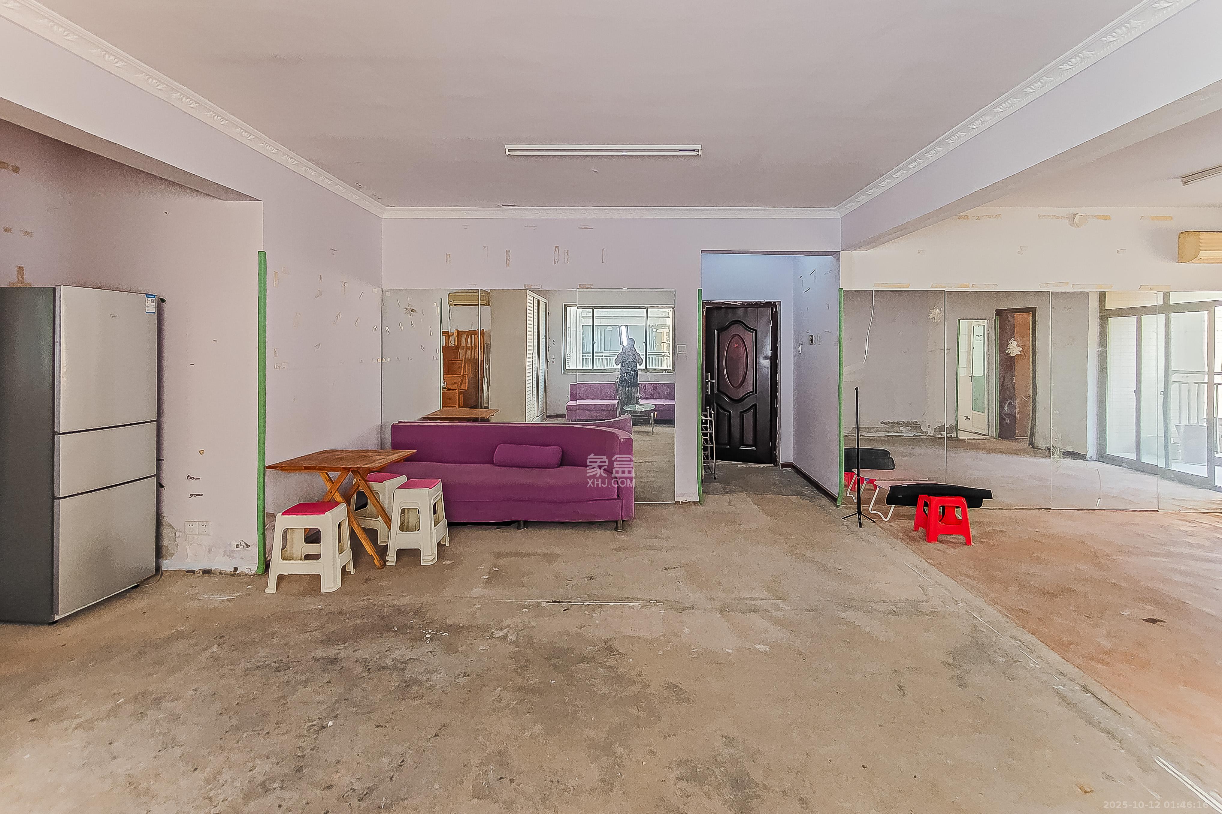 层上观邸  3室2厅2卫    88.8万 层上观邸  3室2厅2卫    88.8万客厅