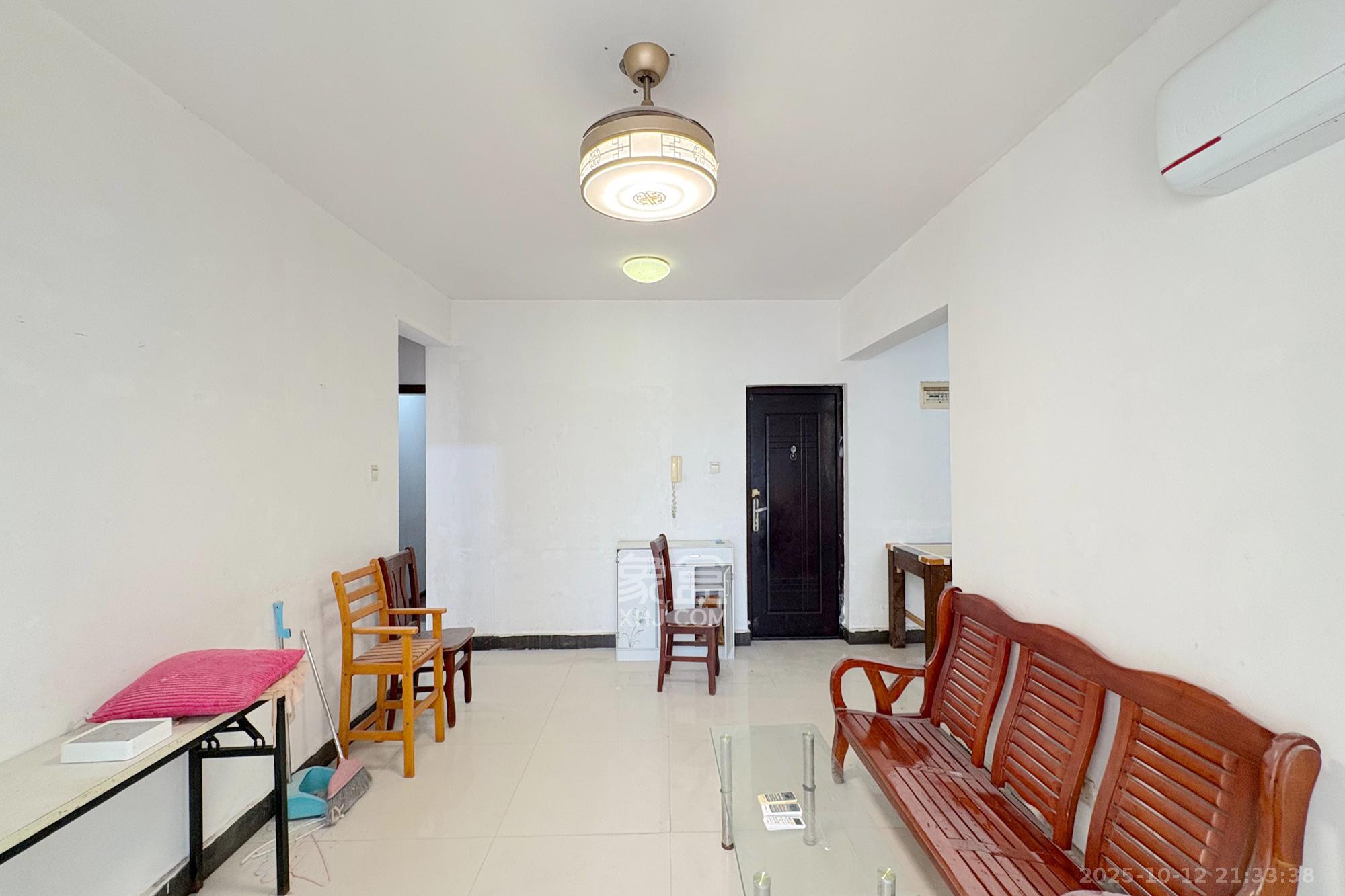 星典时代 3室2厅1卫 65.0万 星典时代 3室2厅1卫 65.0万客厅