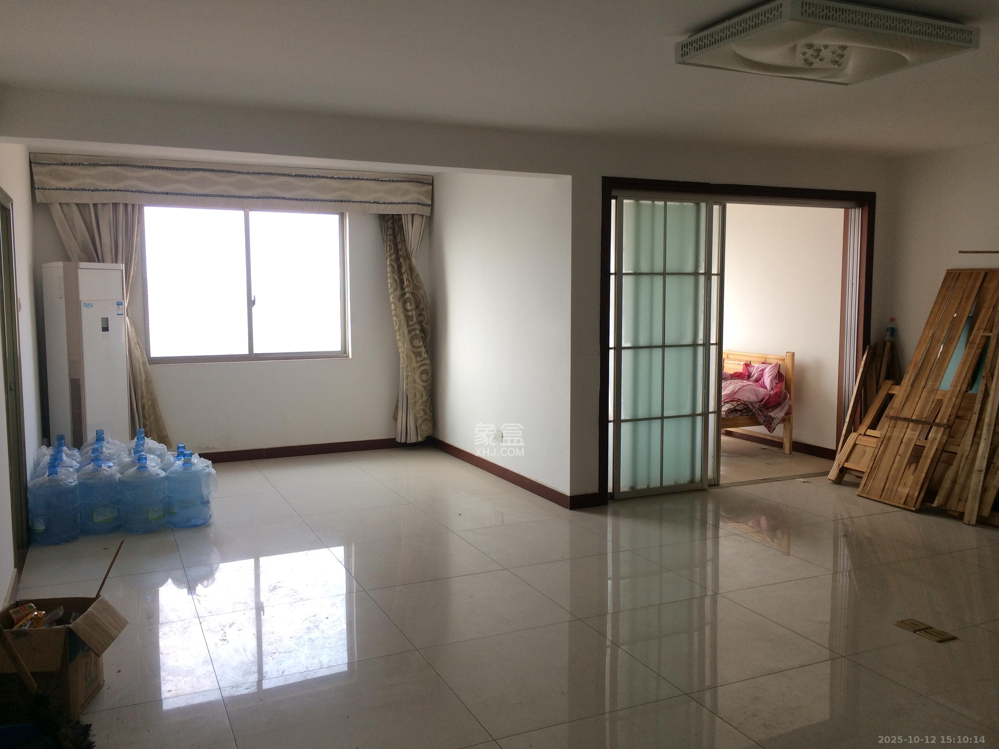 高桥现代商贸城  3室2厅2卫    5000.0元/月